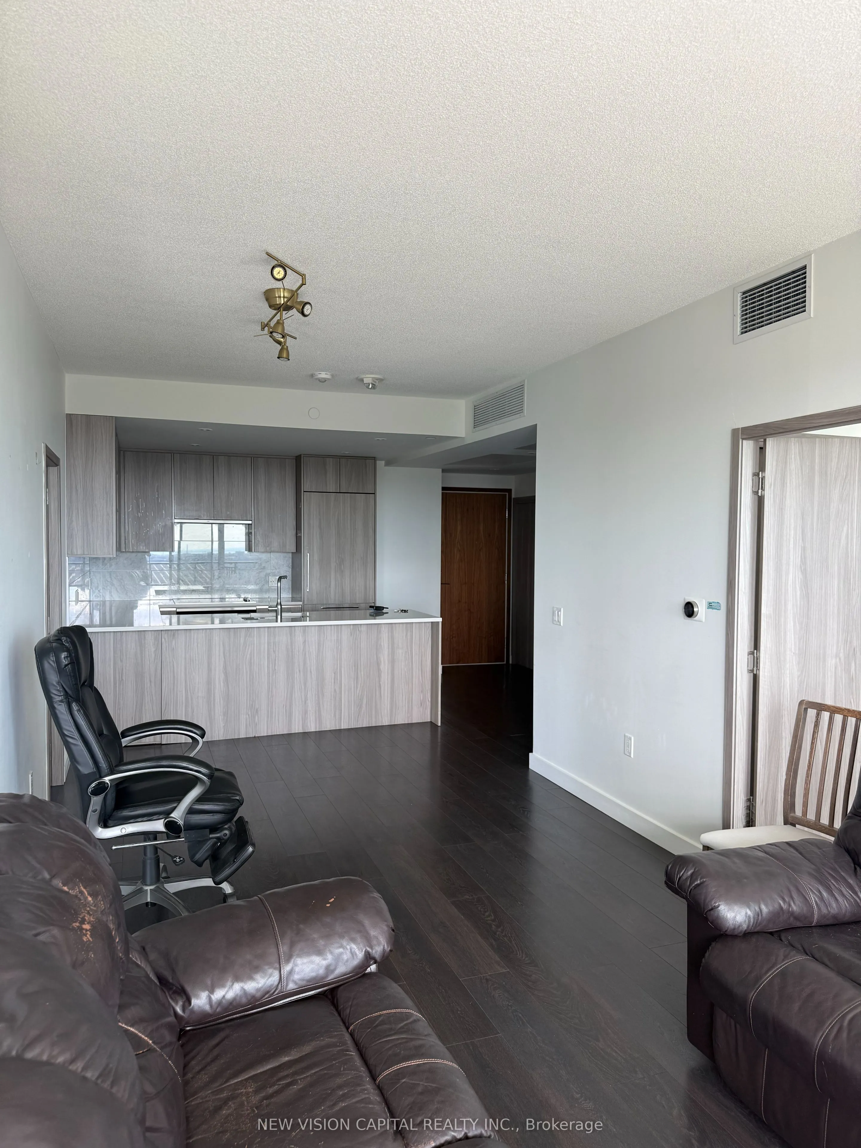 95 Mcmahon Drive, #3903
