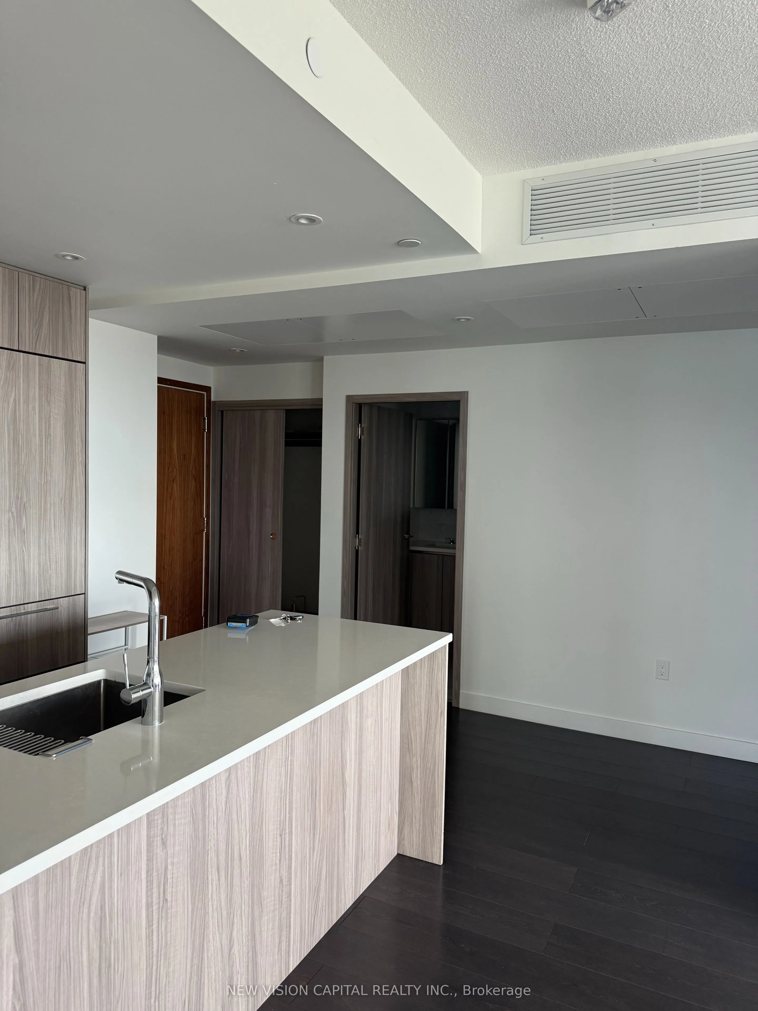 95 Mcmahon Drive, #3903