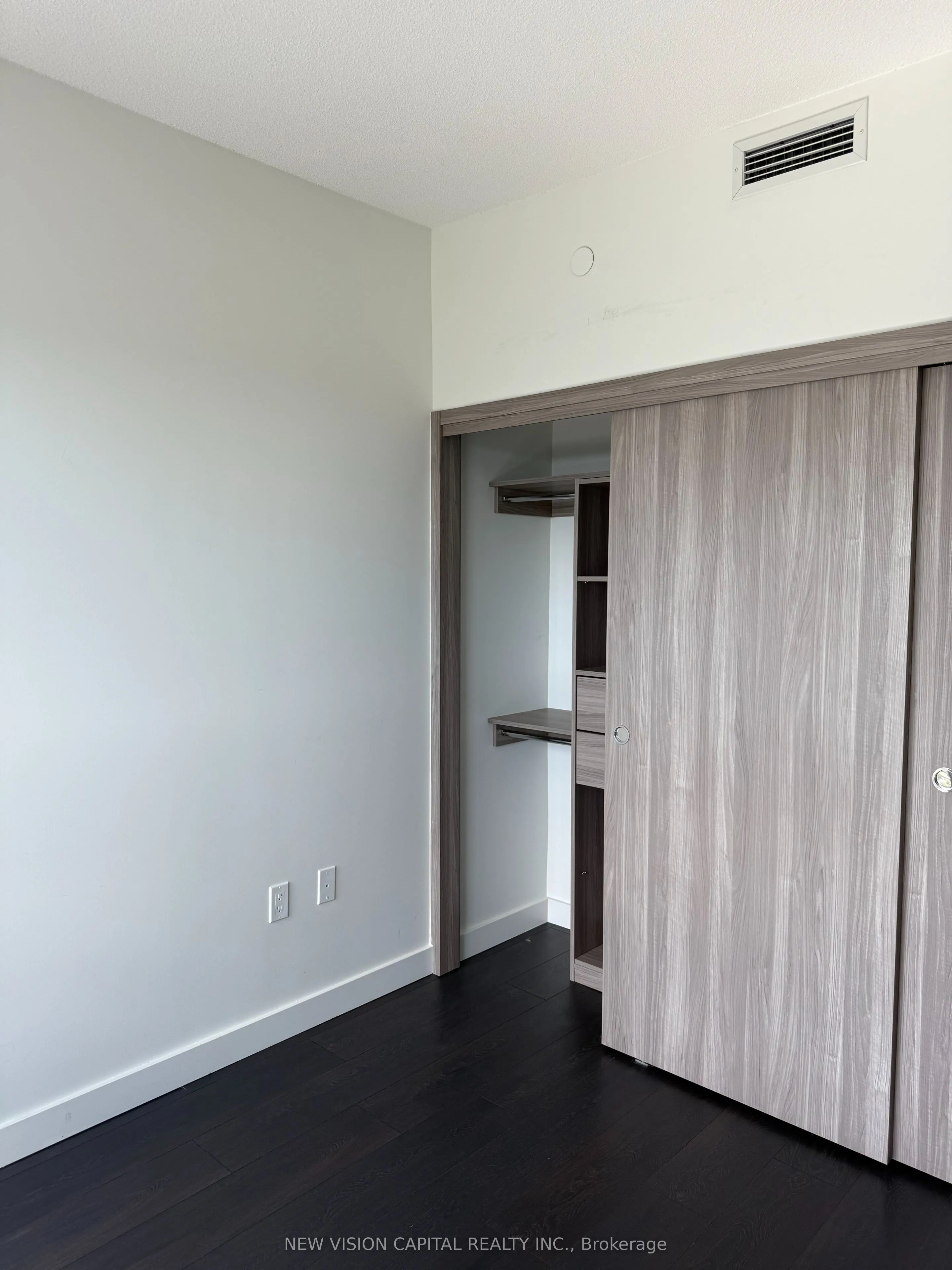 95 Mcmahon Drive, #3903