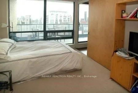 438 King Street W, #805