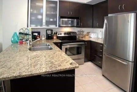 438 King Street W, #805