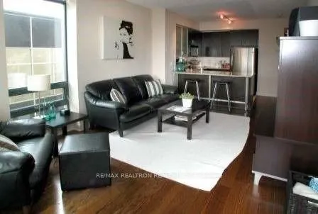 438 King Street W, #805