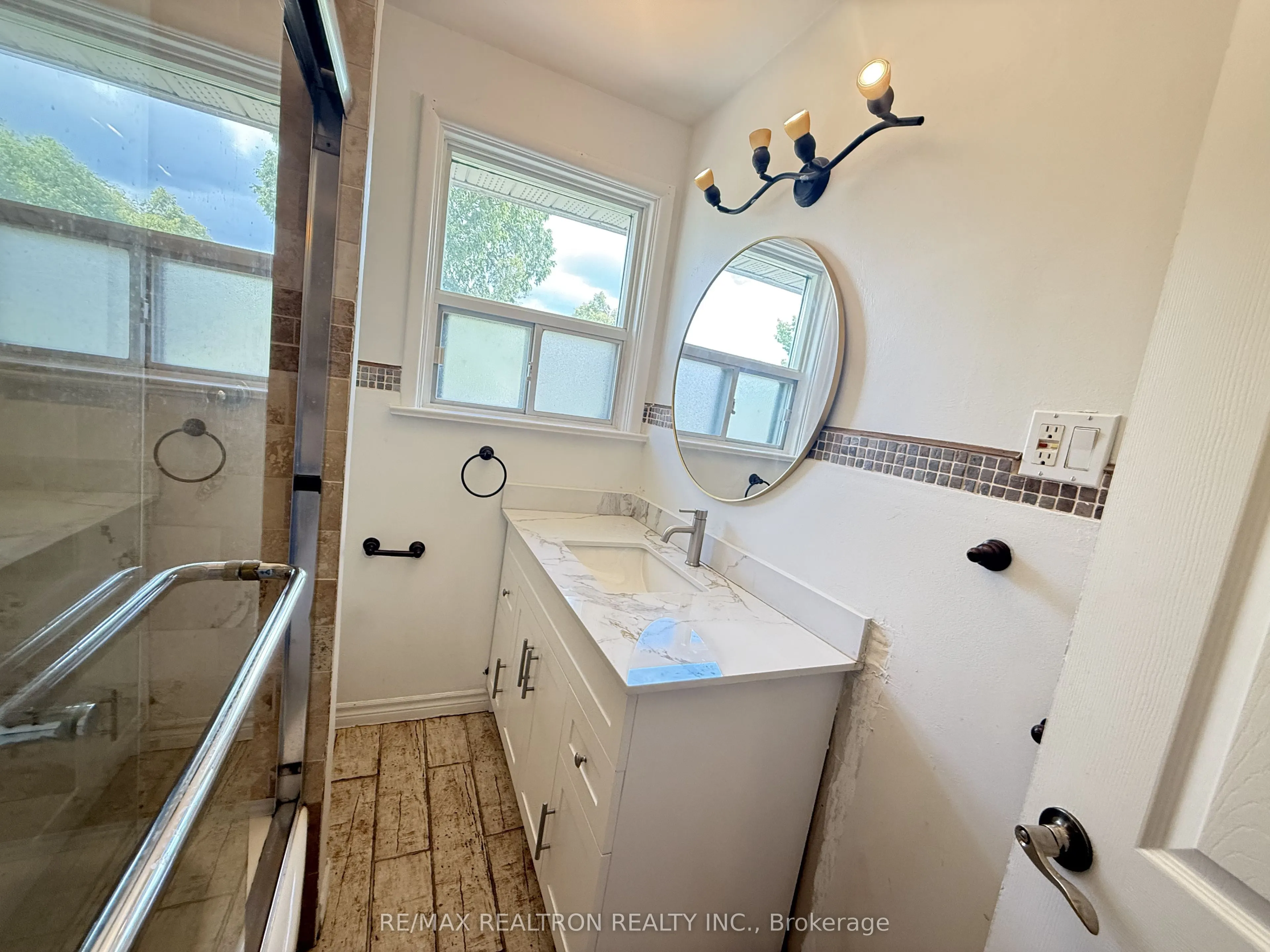 5 Carnegie Court, #Main