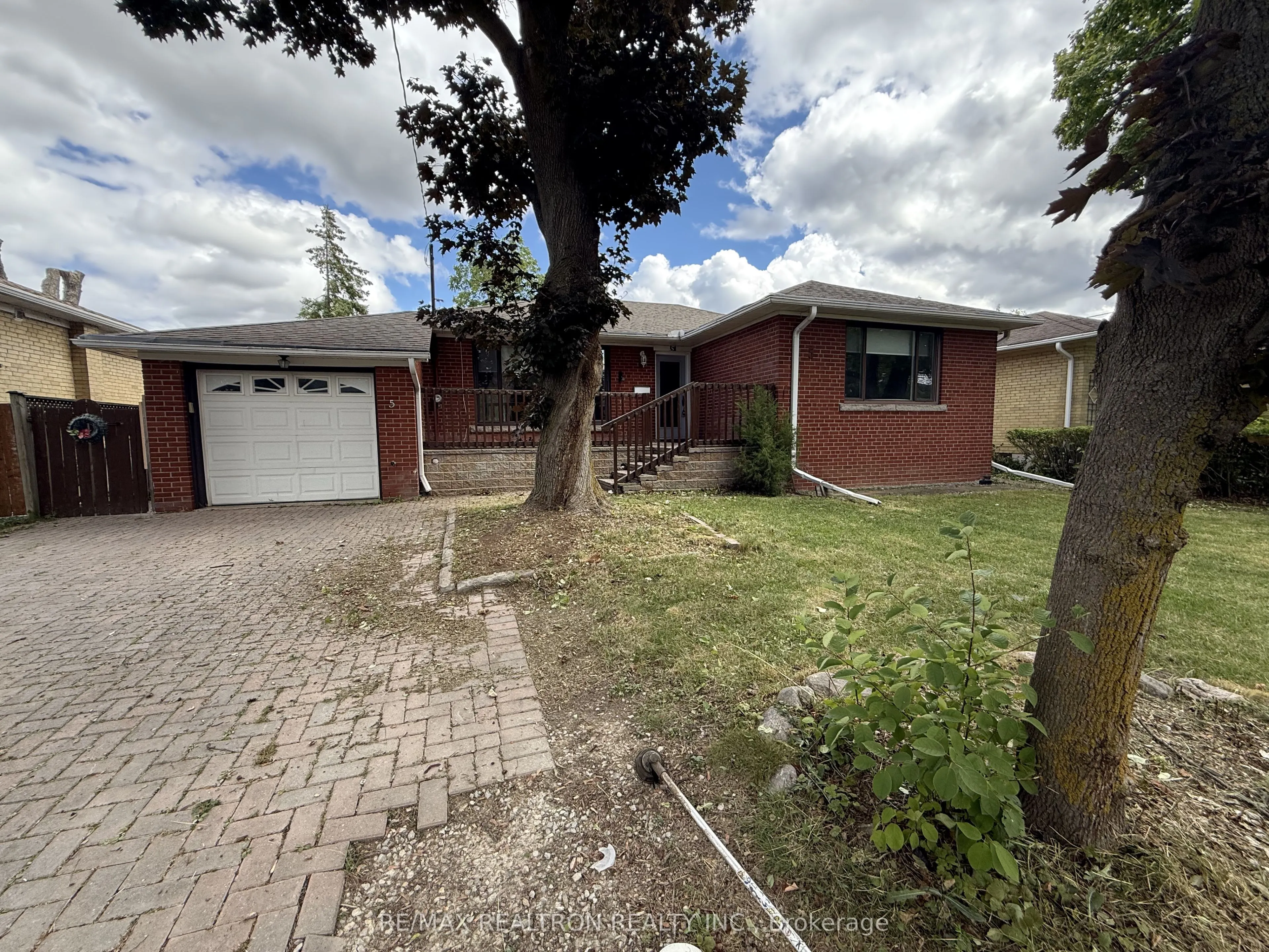 5 Carnegie Court, #Main