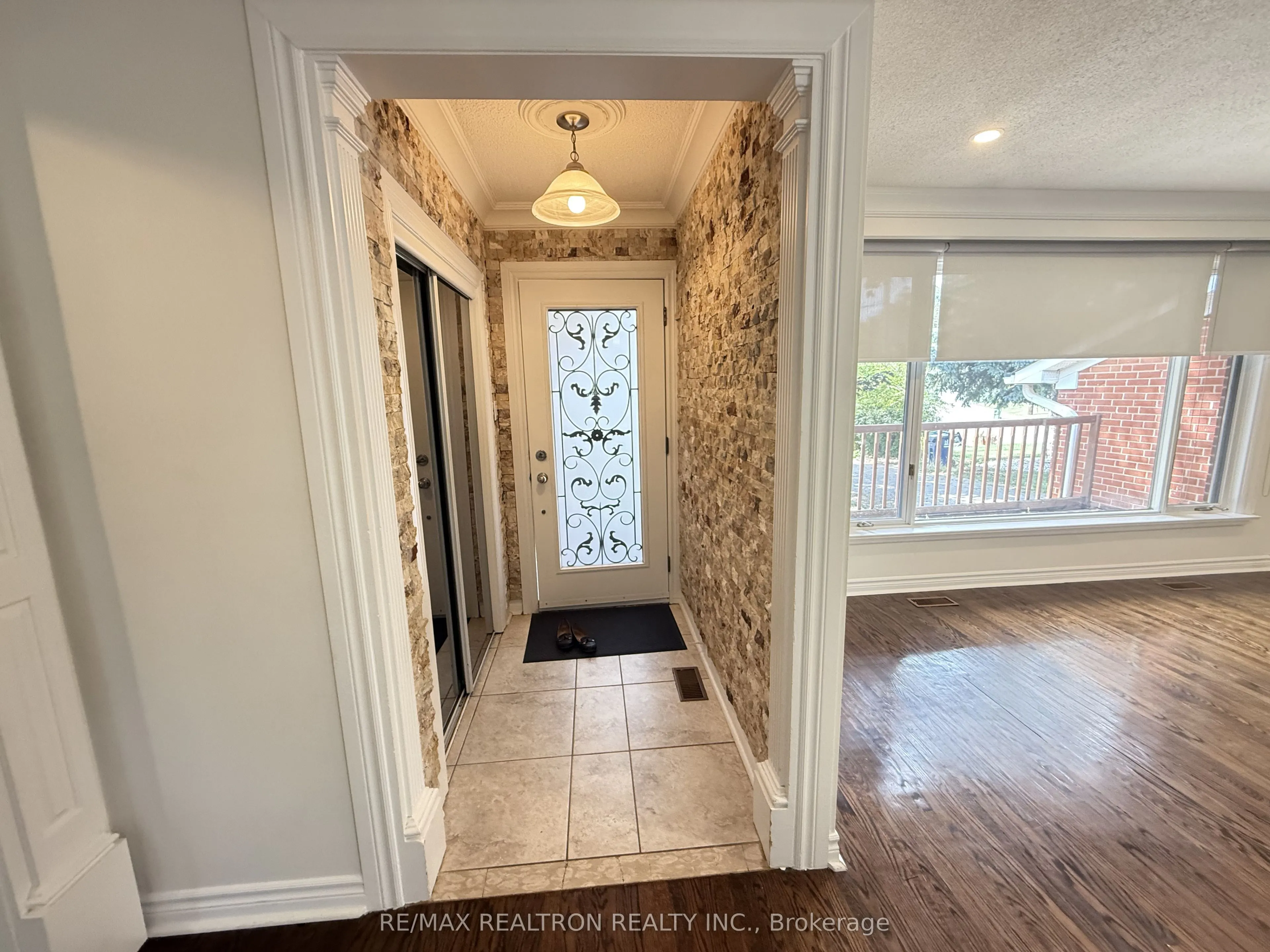 5 Carnegie Court, #Main