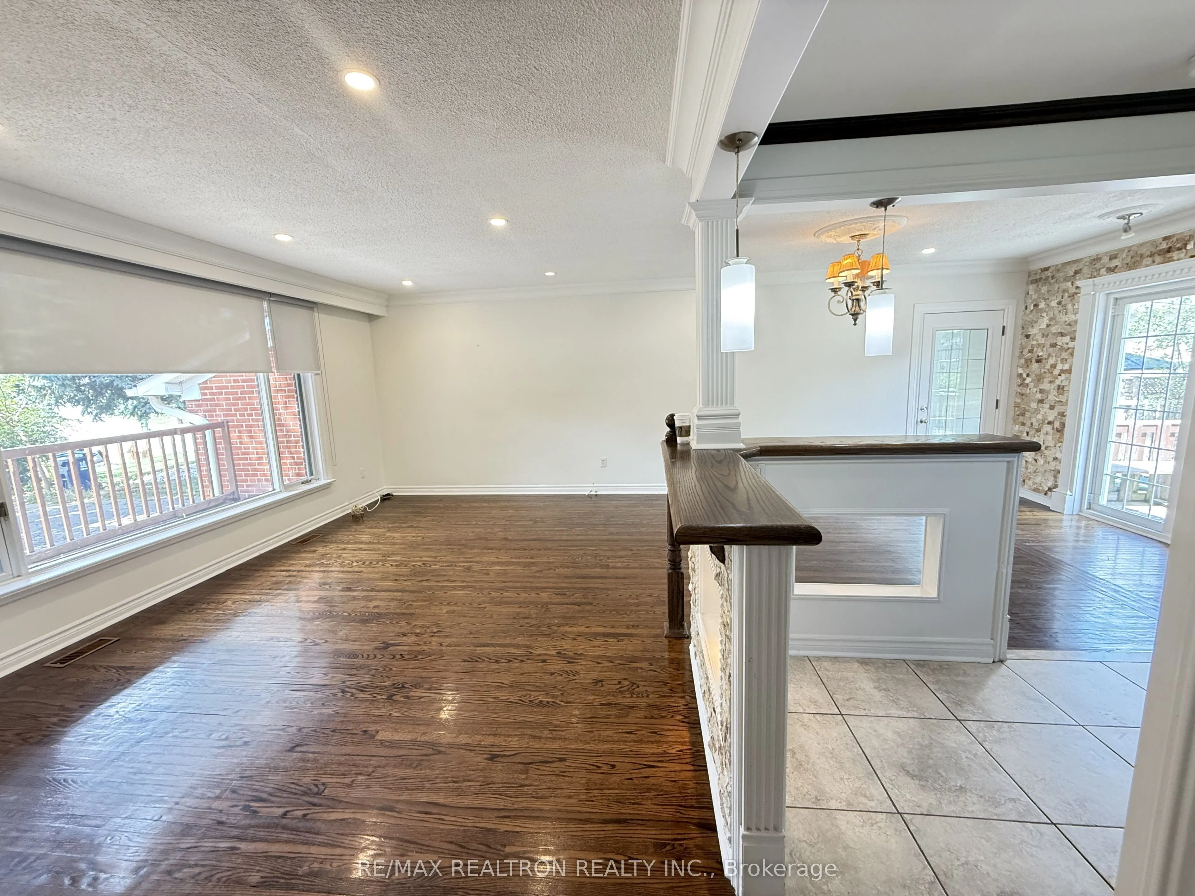 5 Carnegie Court, #Main