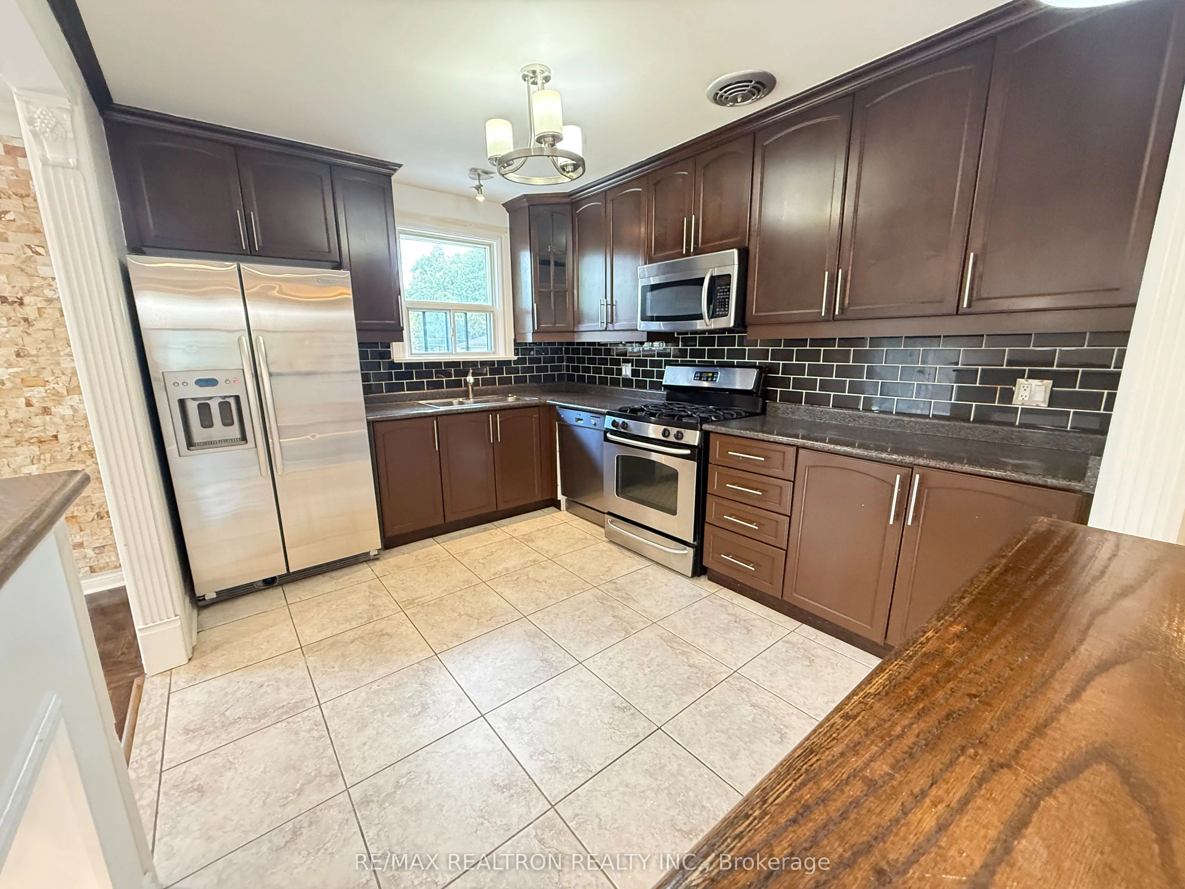 5 Carnegie Court, #Main
