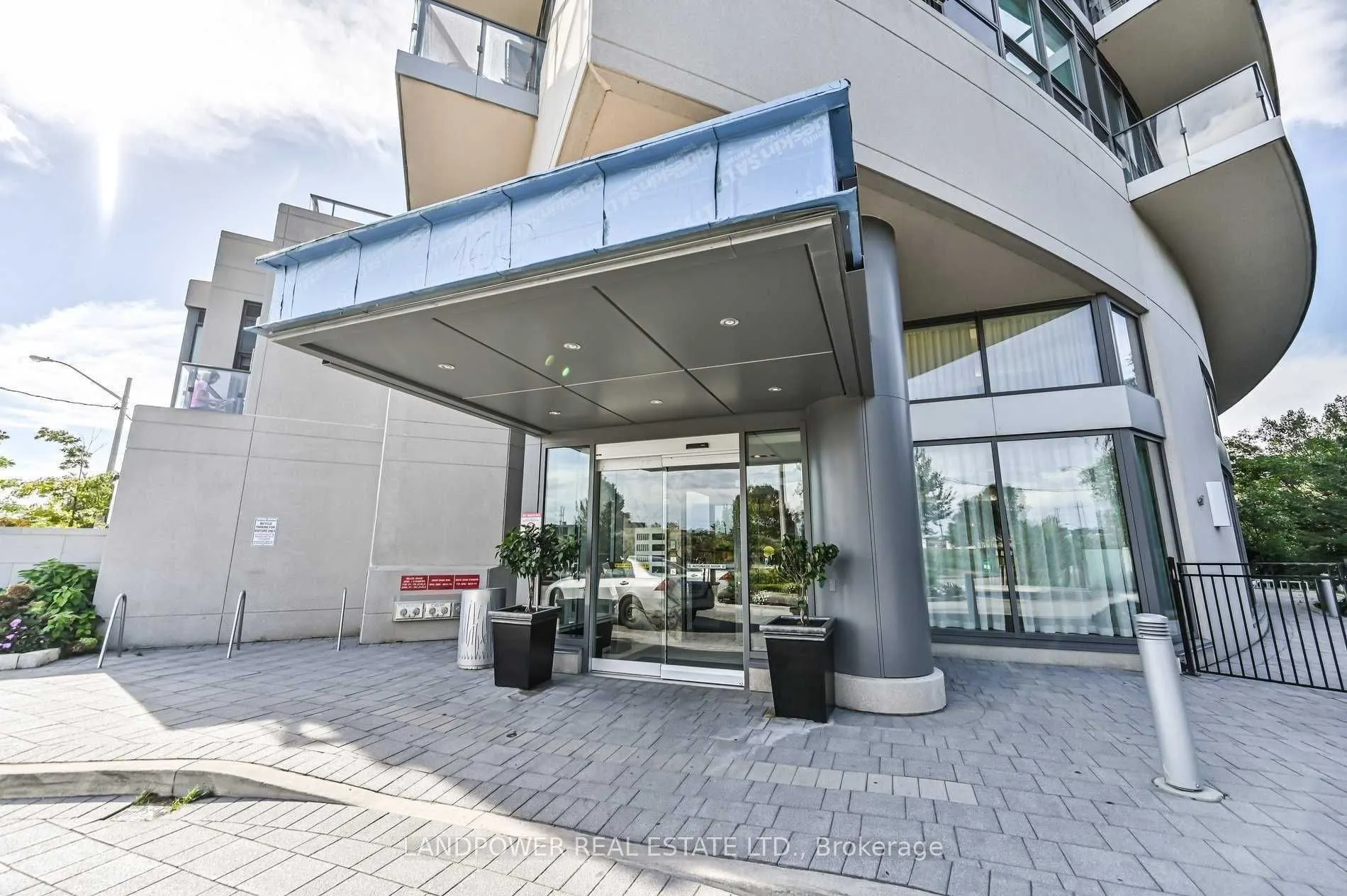 160 Vanderhoof Avenue, #1215