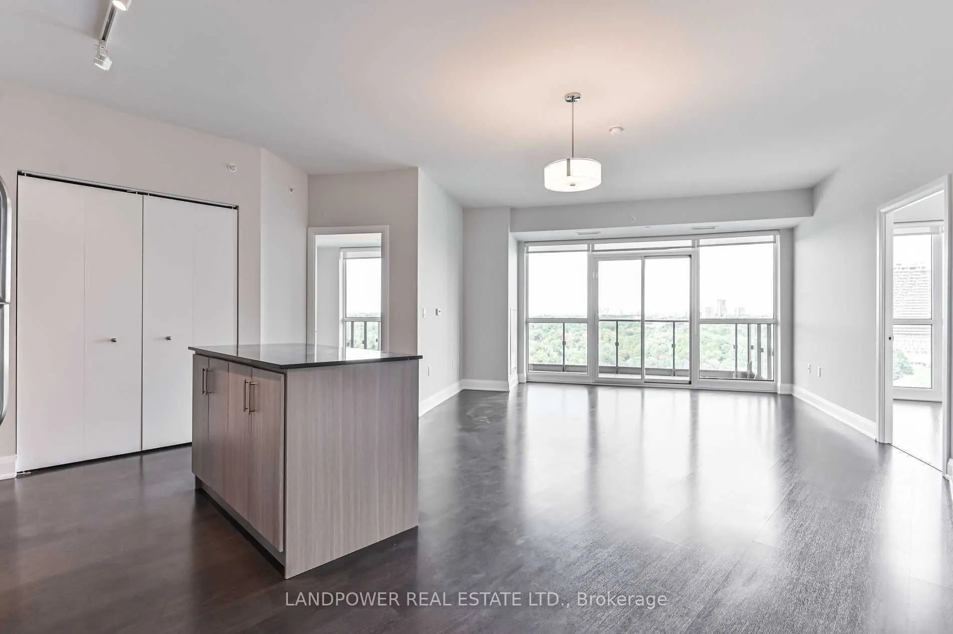 160 Vanderhoof Avenue, #1215