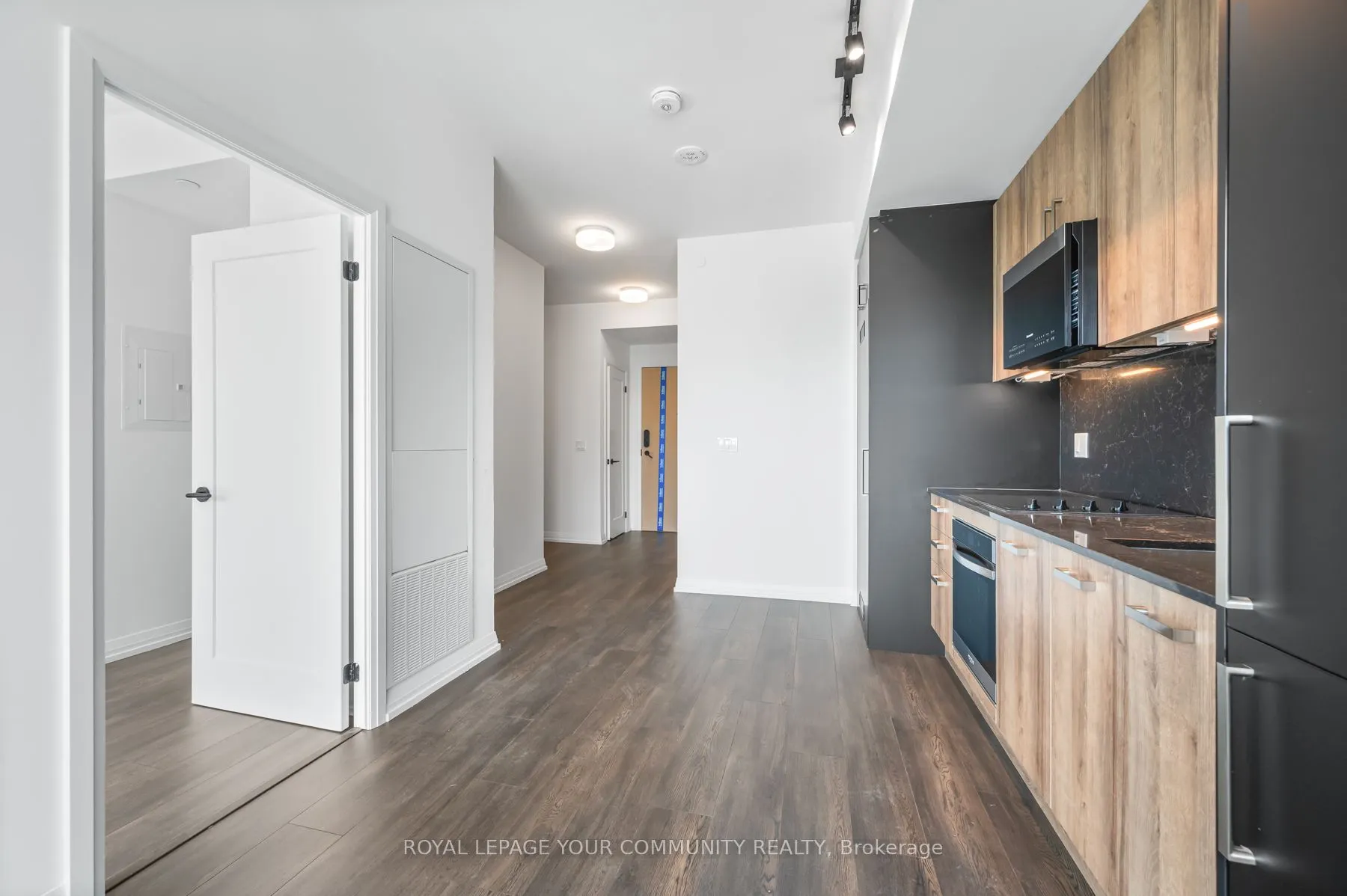 280 Dundas Street W, #2708
