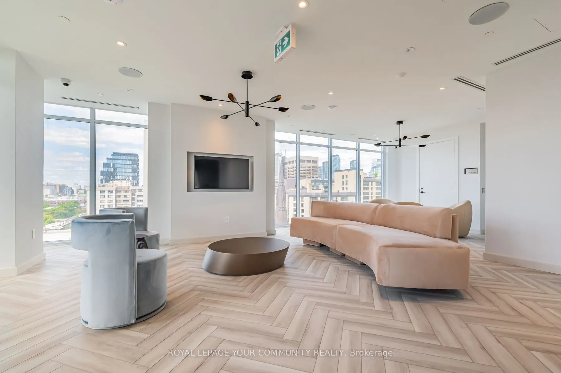280 Dundas Street W, #2708