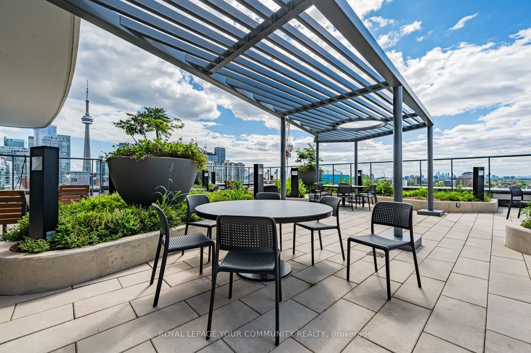 280 Dundas Street W, #2708