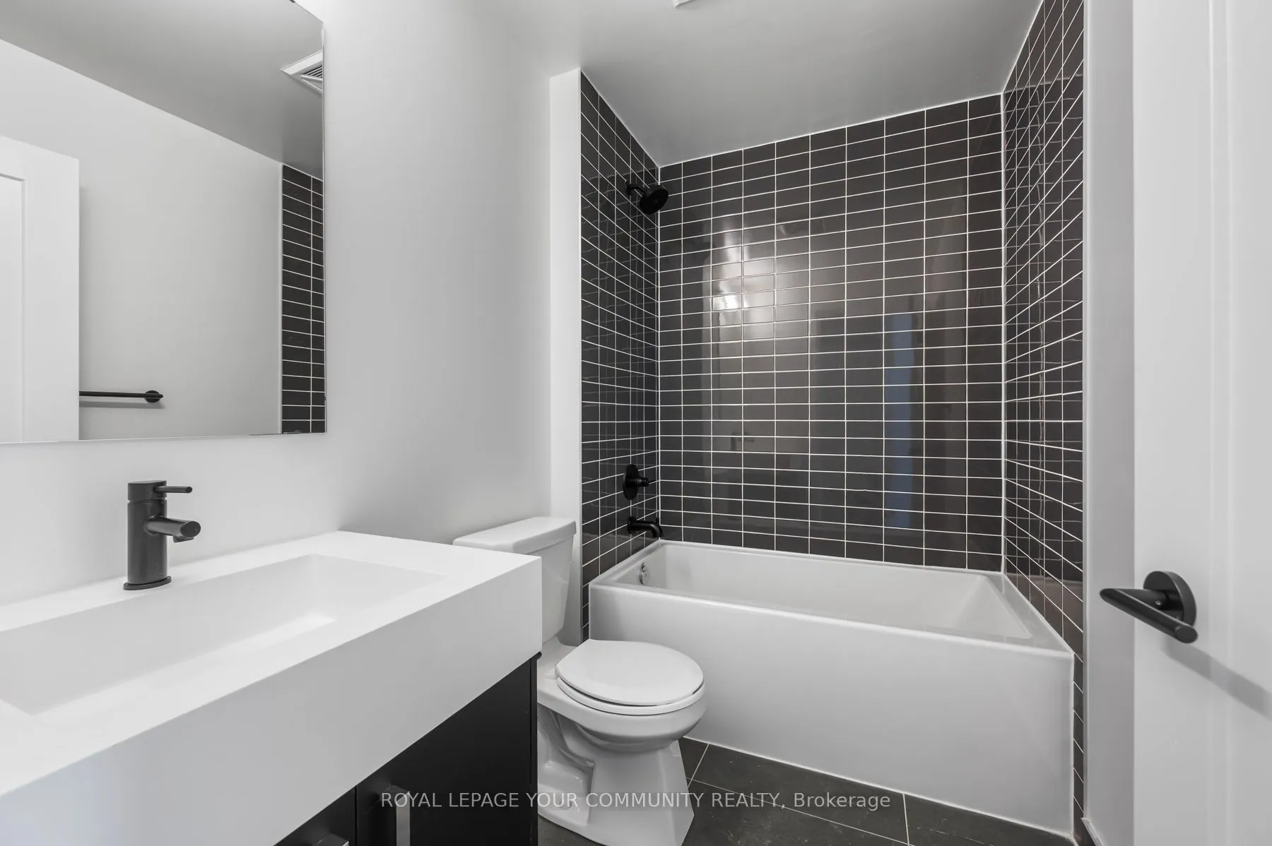 280 Dundas Street W, #2708