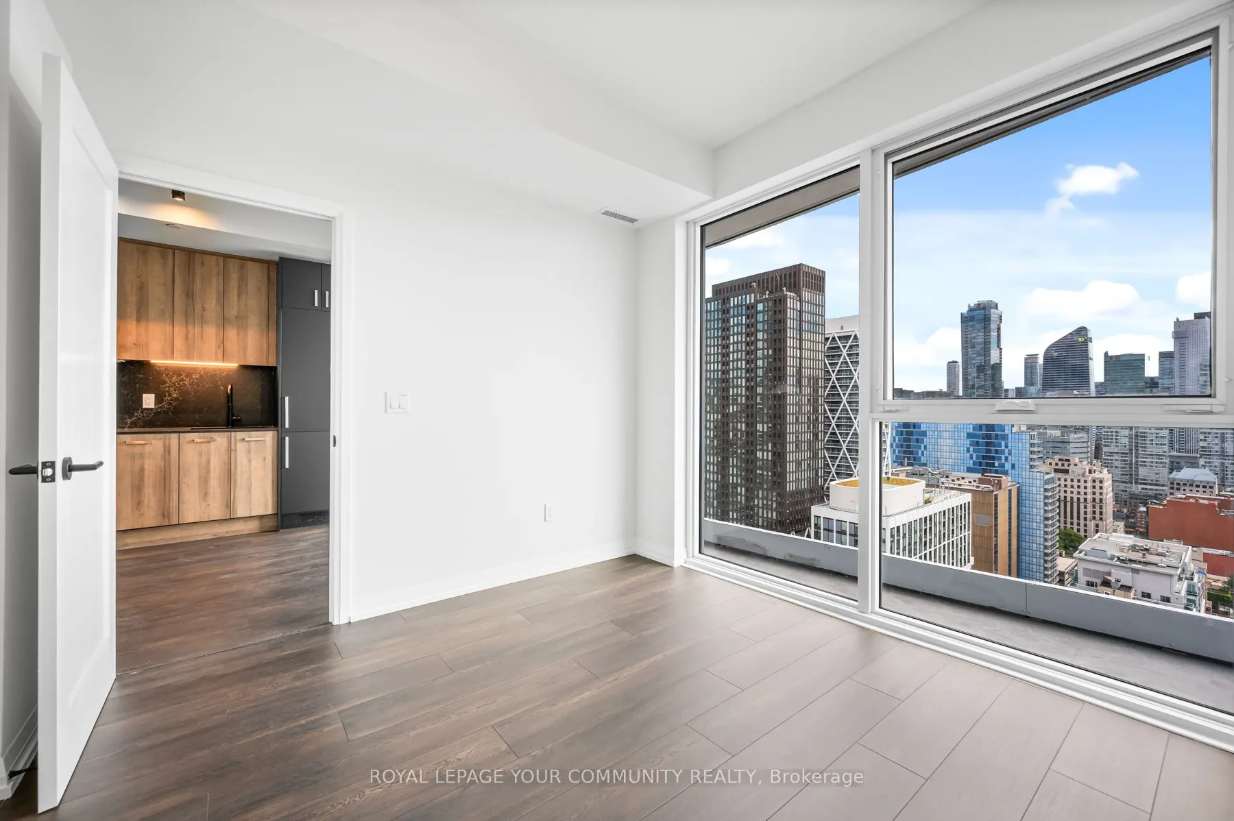 280 Dundas Street W, #2708