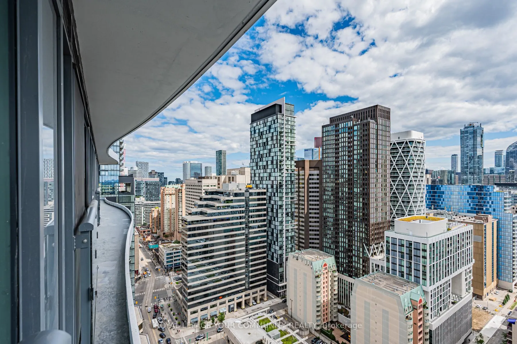 280 Dundas Street W, #2708