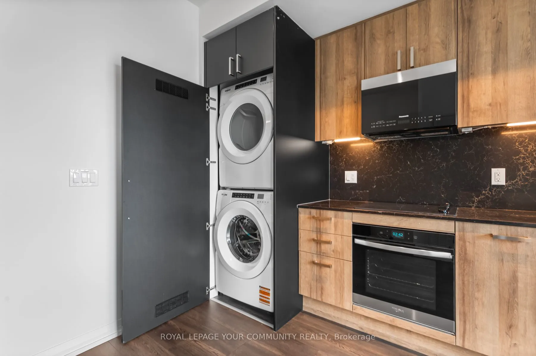 280 Dundas Street W, #2708