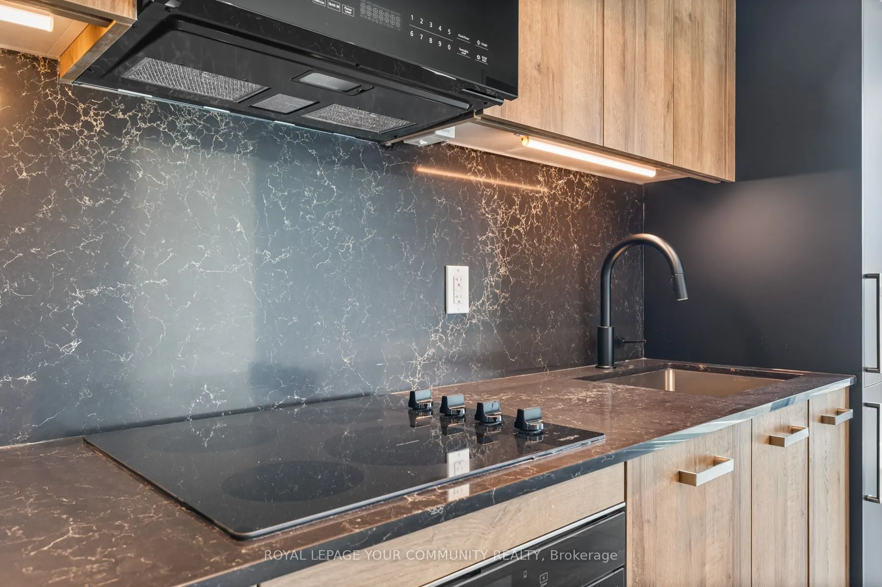 280 Dundas Street W, #2708