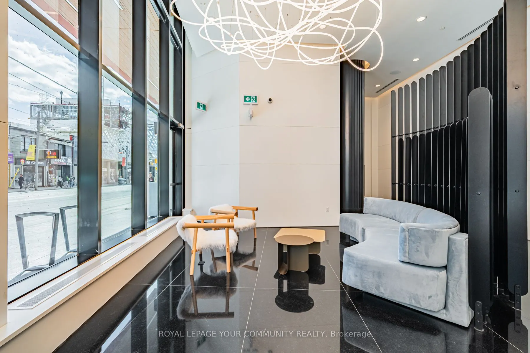 280 Dundas Street W, #2708