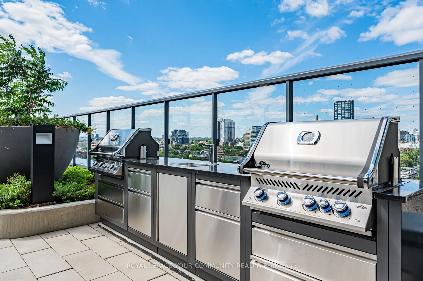 280 Dundas Street W, #2708