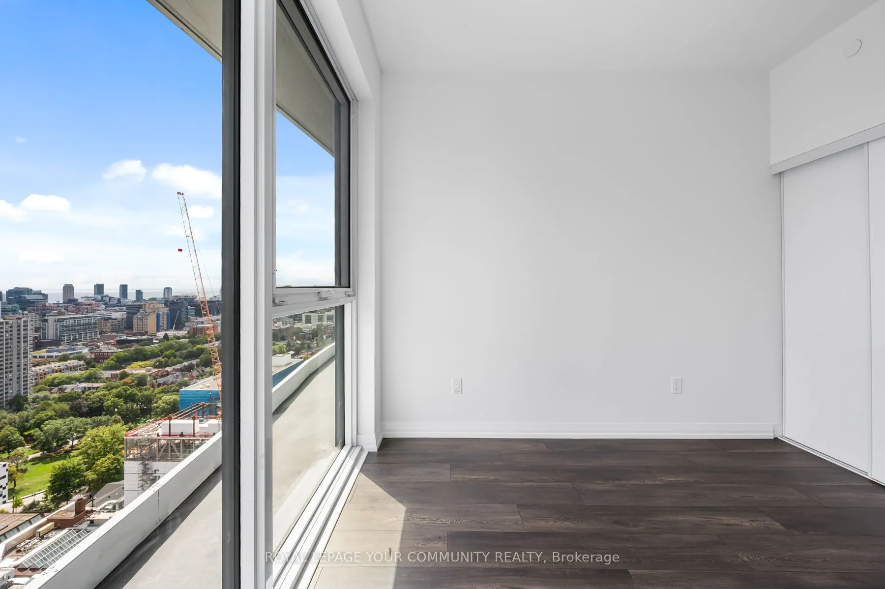 280 Dundas Street W, #2708