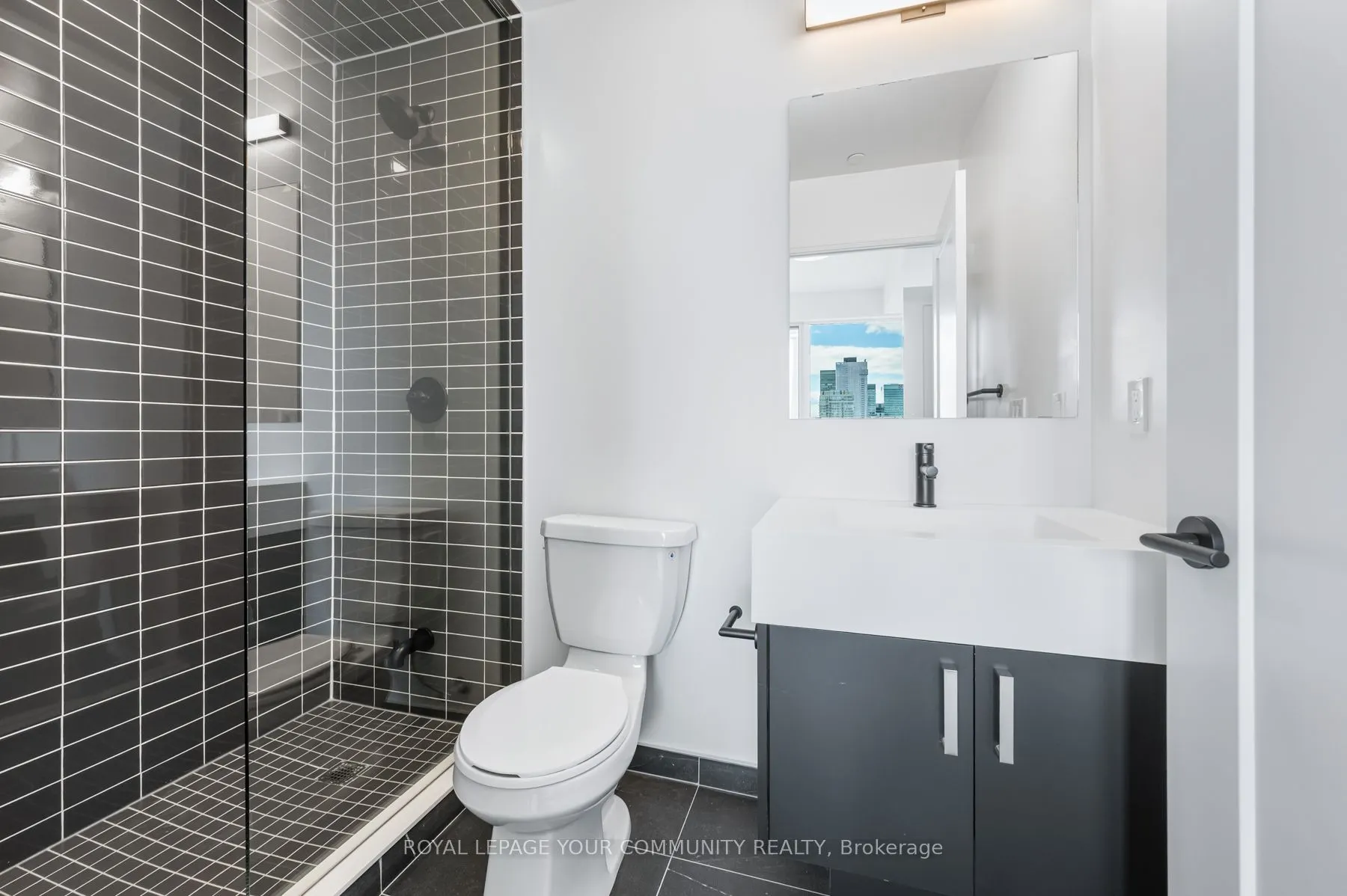 280 Dundas Street W, #2708