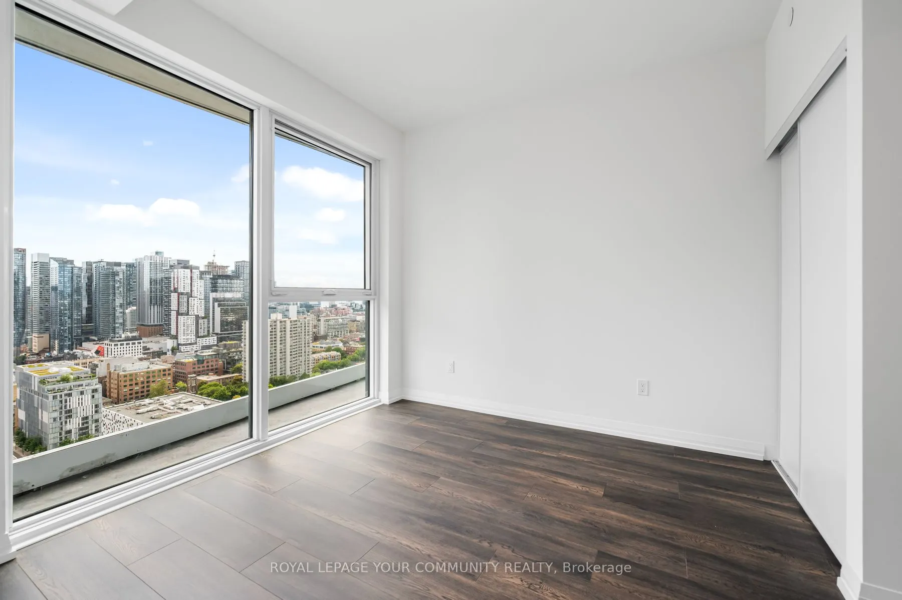 280 Dundas Street W, #2708
