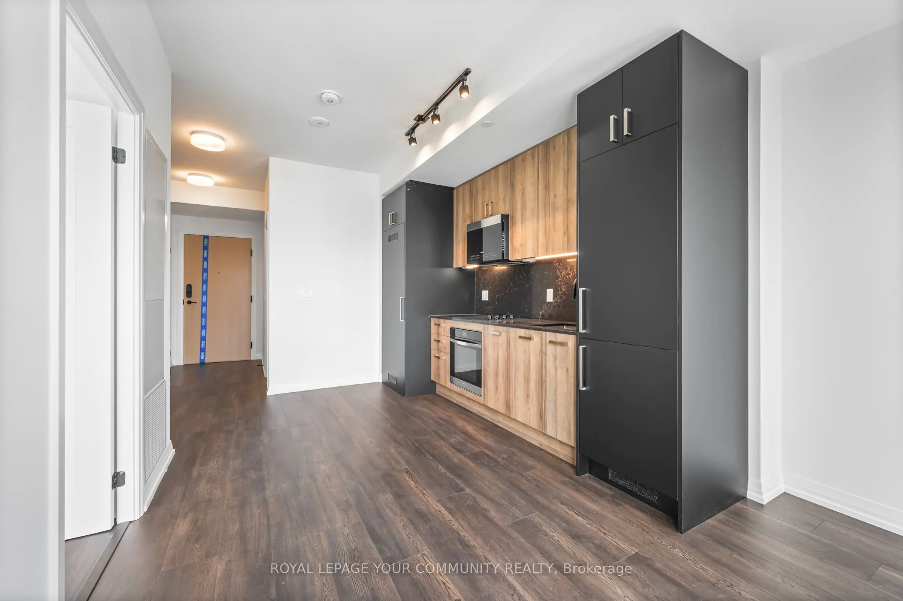 280 Dundas Street W, #2708