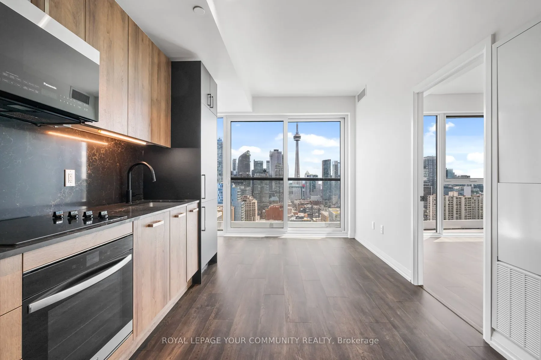 280 Dundas Street W, #2708