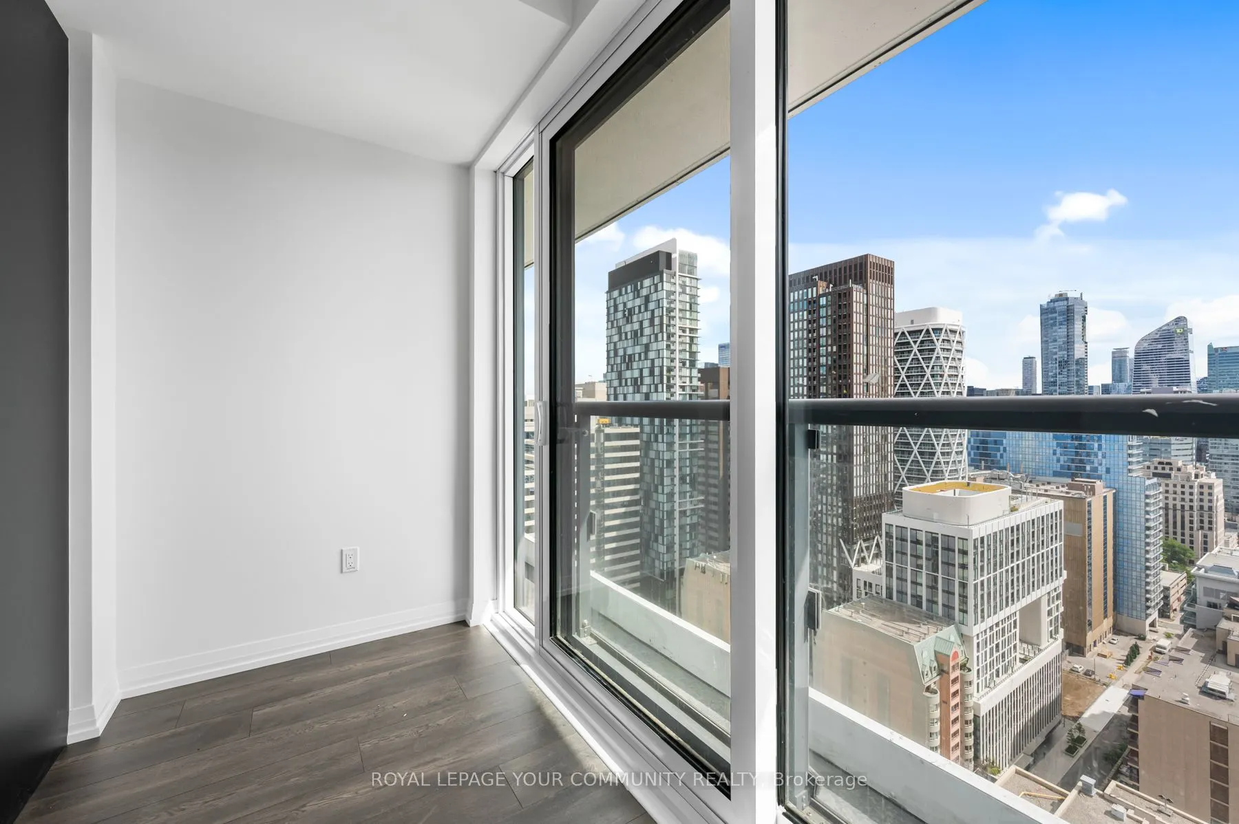 280 Dundas Street W, #2708