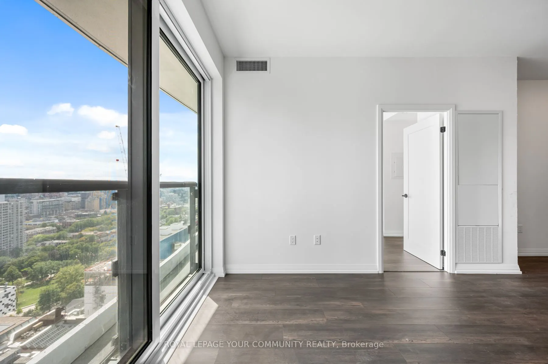 280 Dundas Street W, #2708