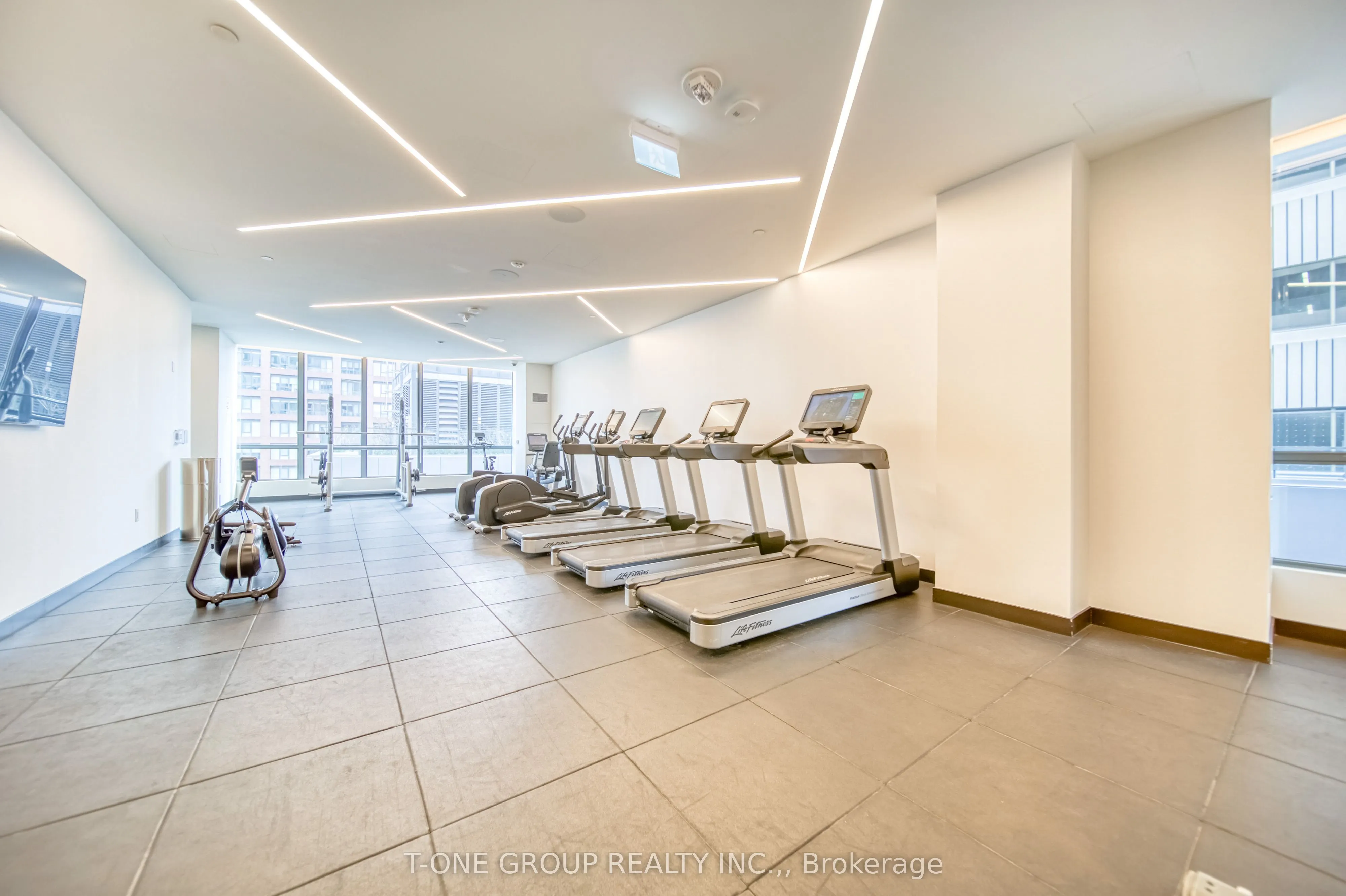 395 Bloor Street E, #3407