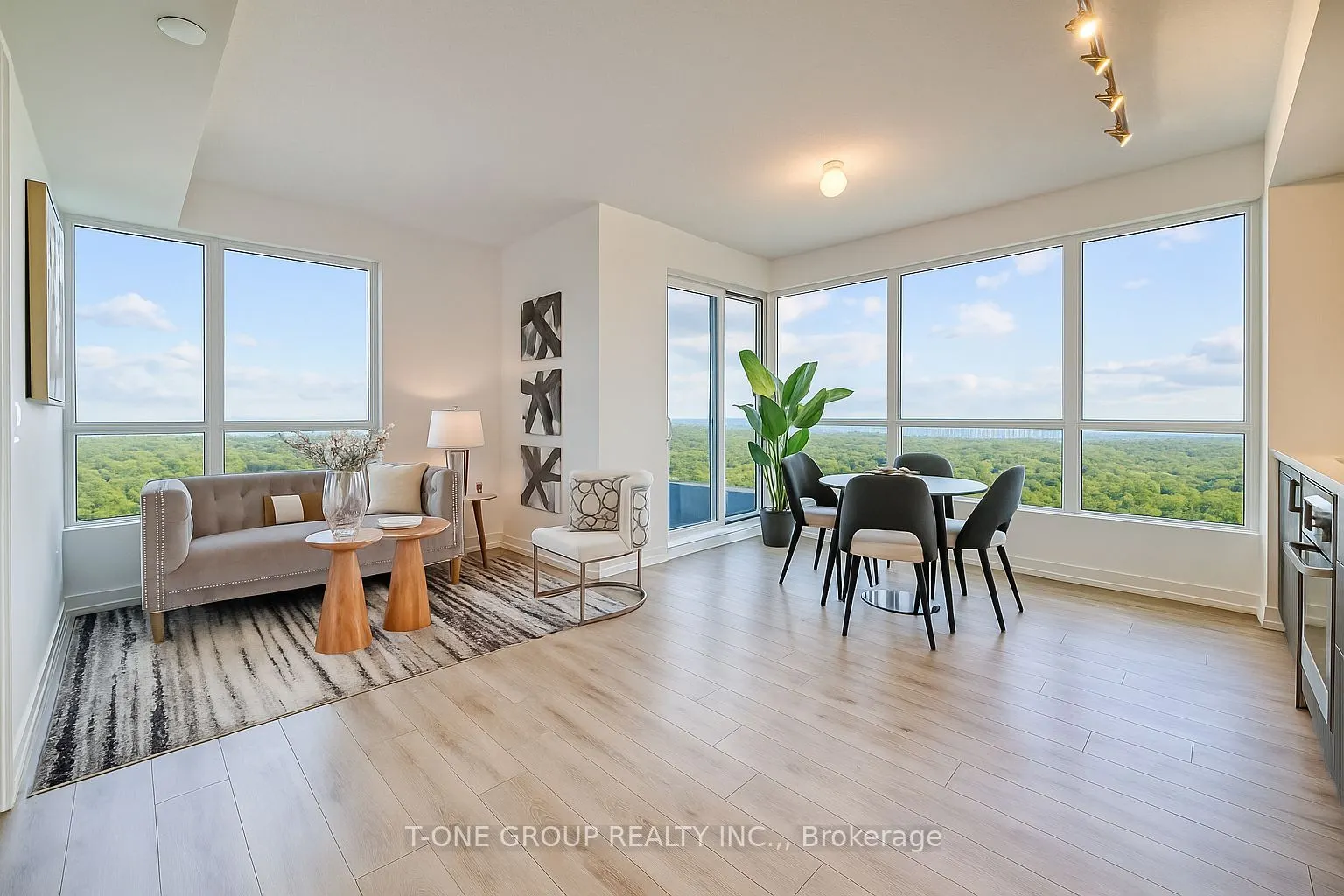 395 Bloor Street E, #3407