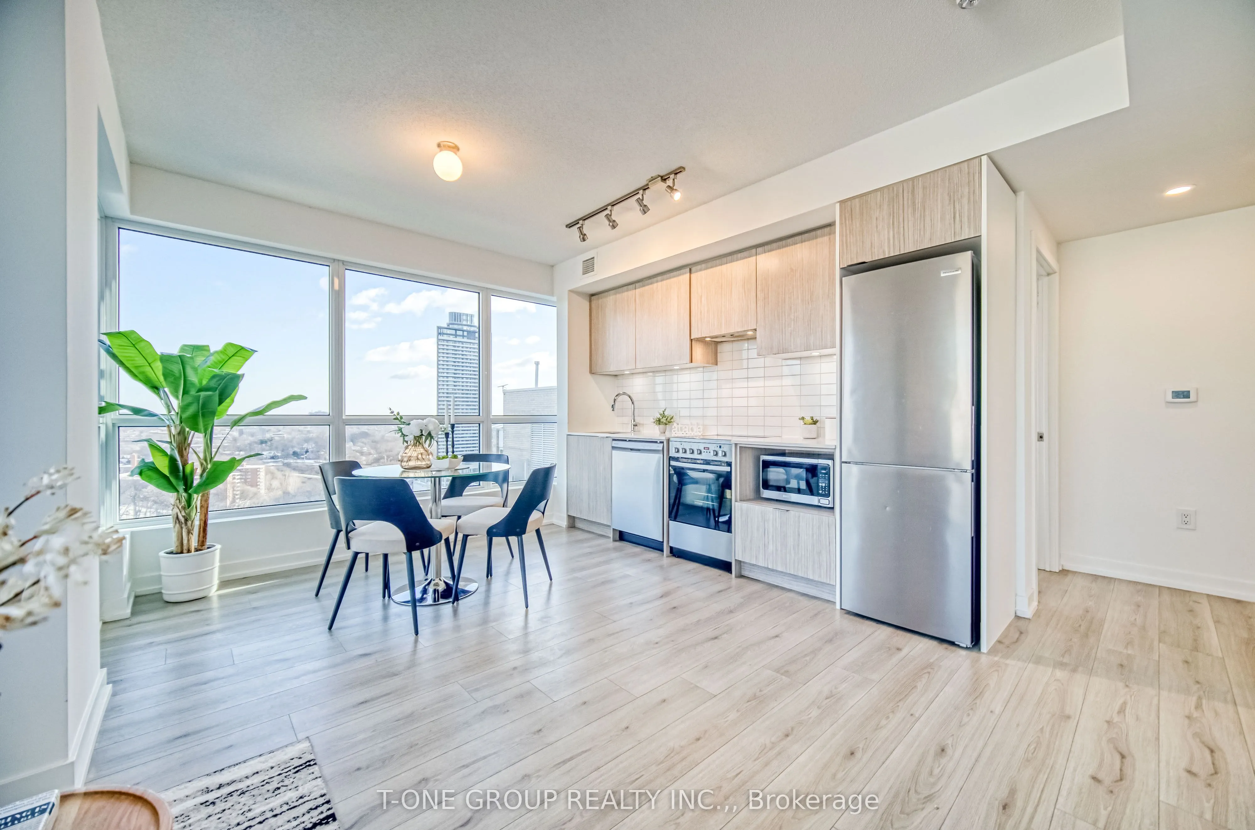395 Bloor Street E, #3407