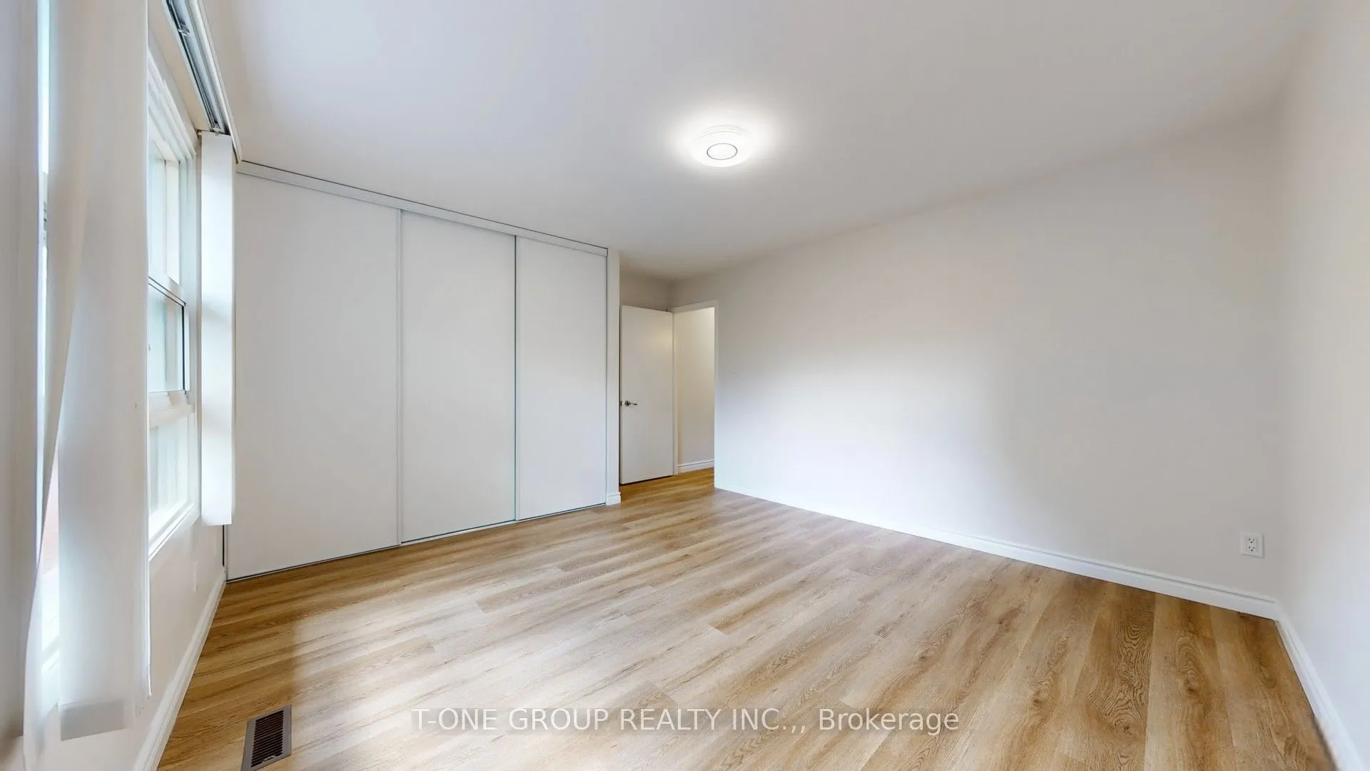 632 Adelaide Street W