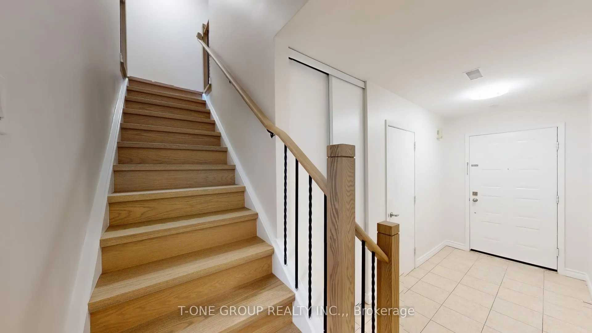 632 Adelaide Street W