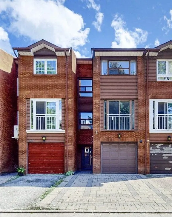 632 Adelaide Street W