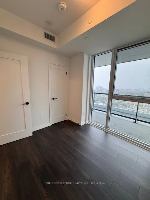 280 Dundas Street W, #2710