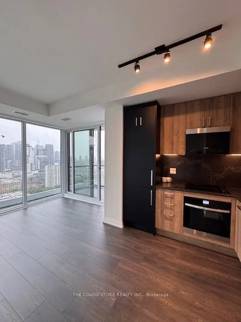 280 Dundas Street W, #2710