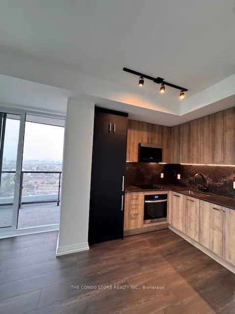 280 Dundas Street W, #2710
