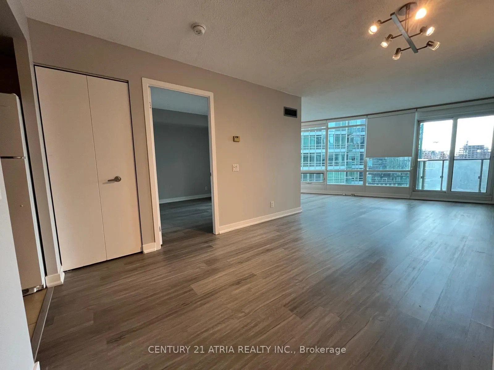 373 Front Street W, #1902