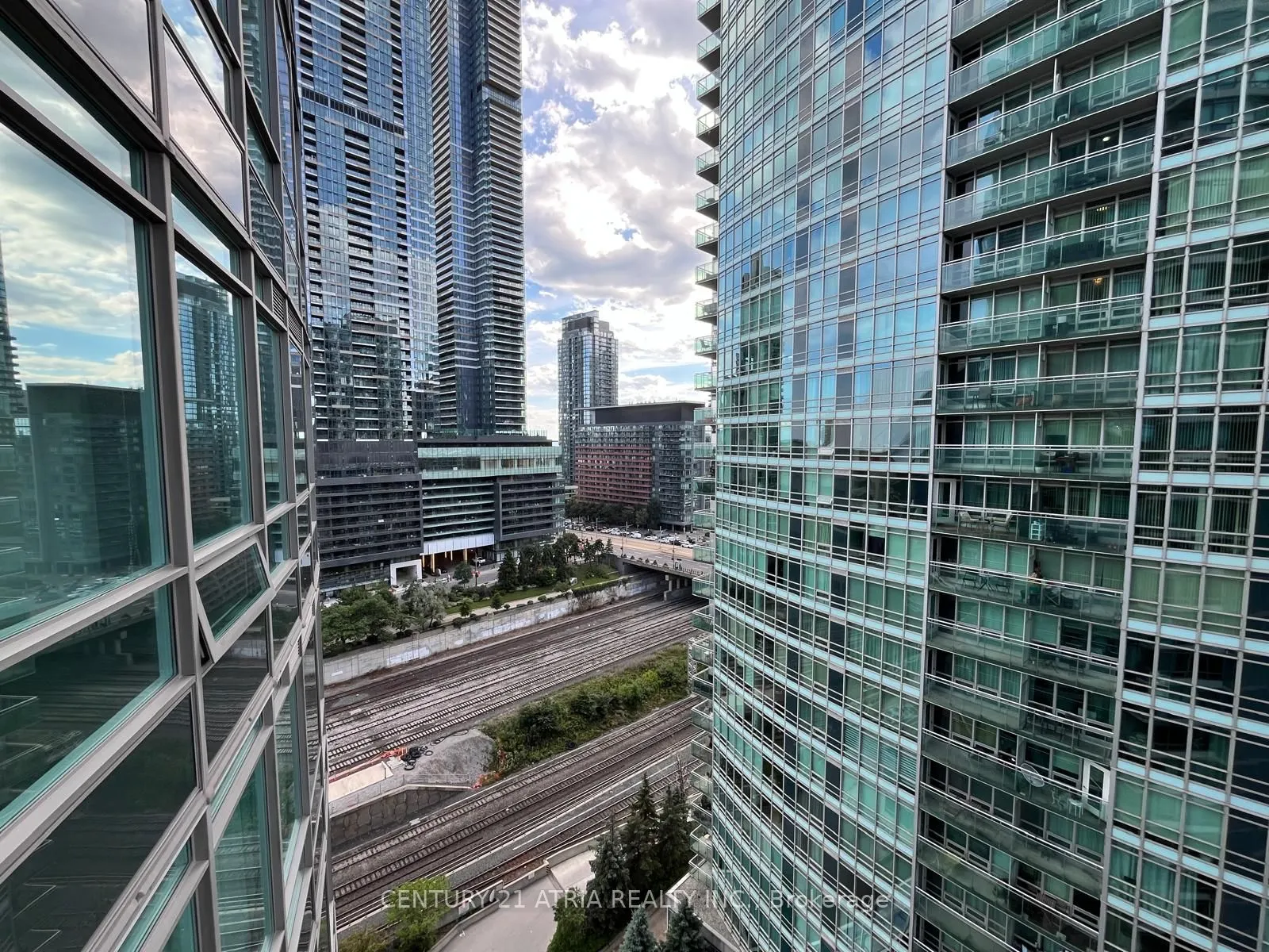 373 Front Street W, #1902