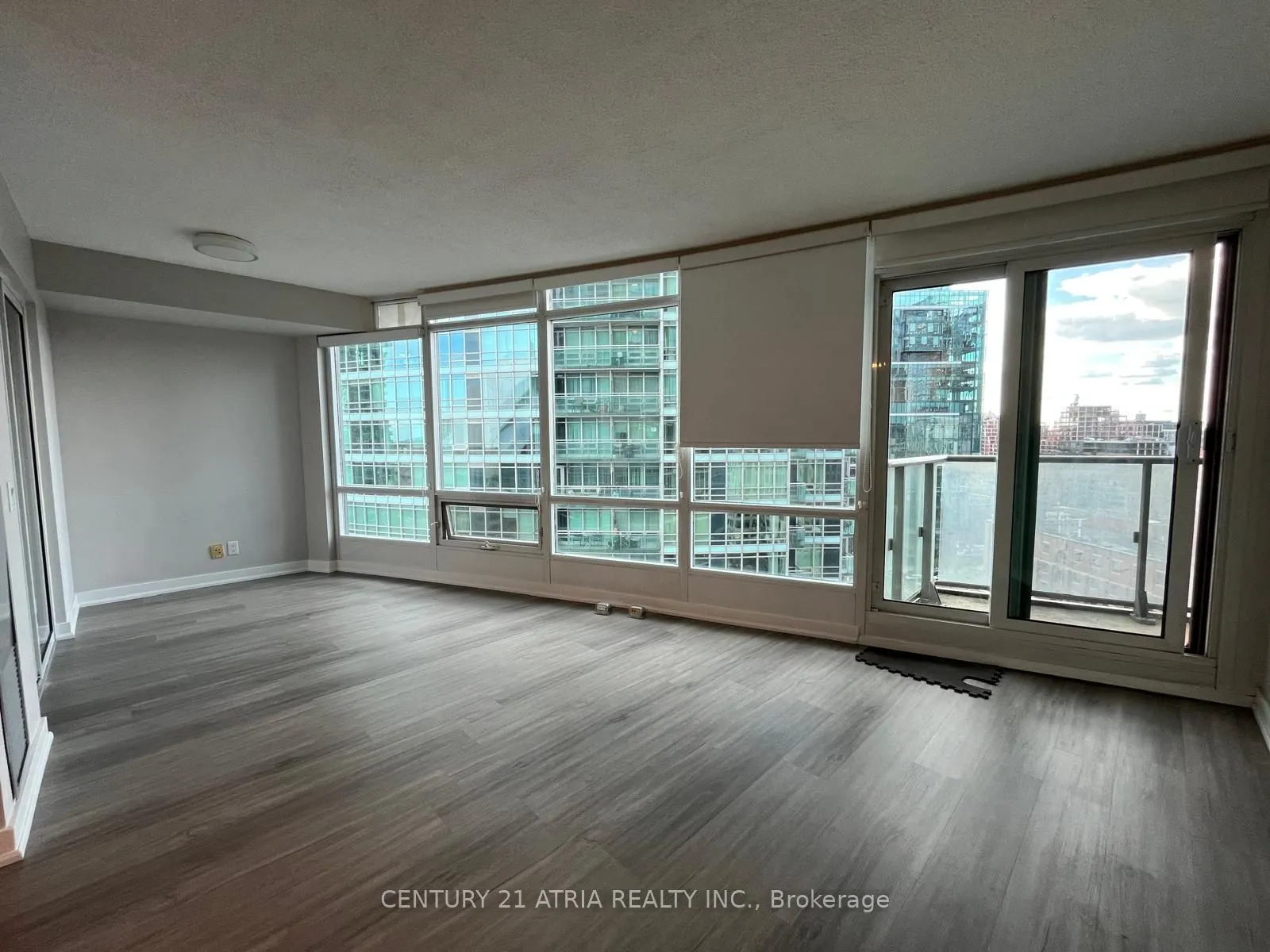373 Front Street W, #1902
