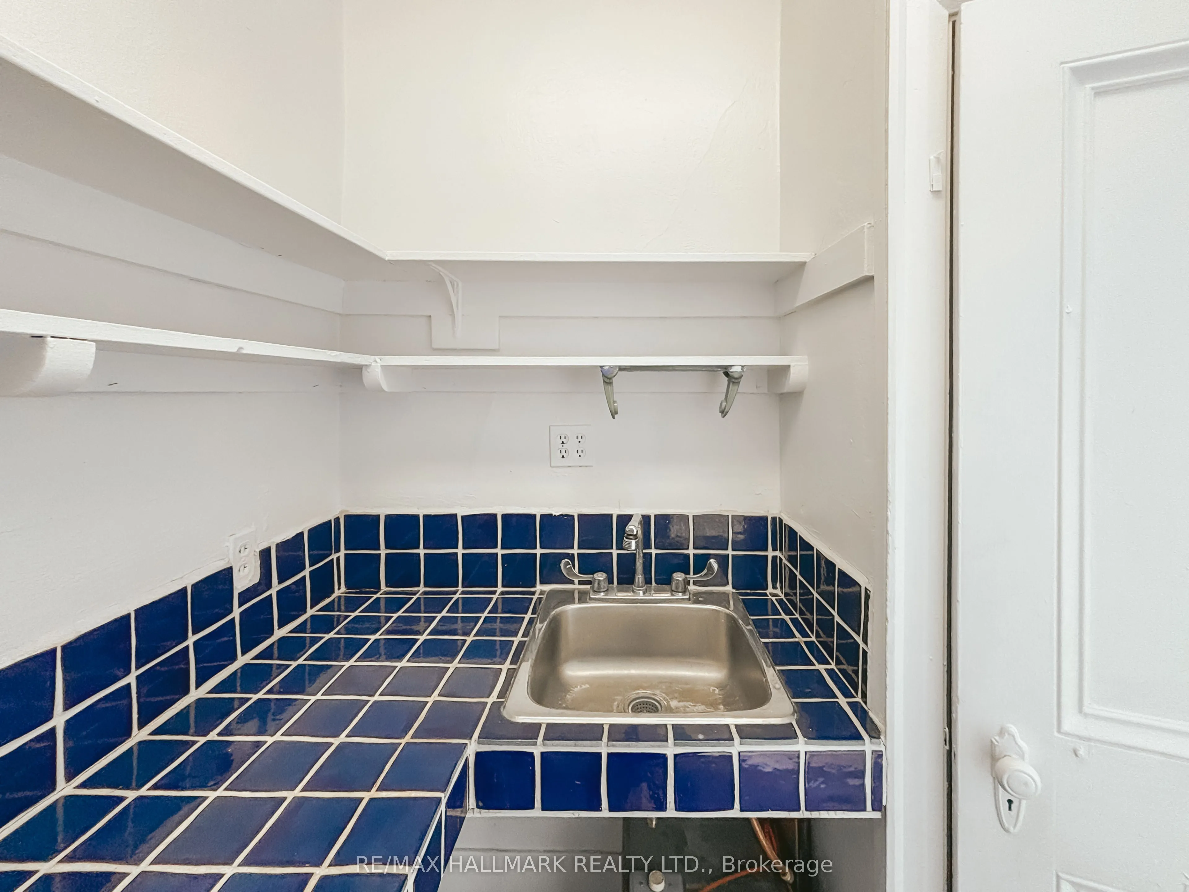 1041 Avenue Road, #1