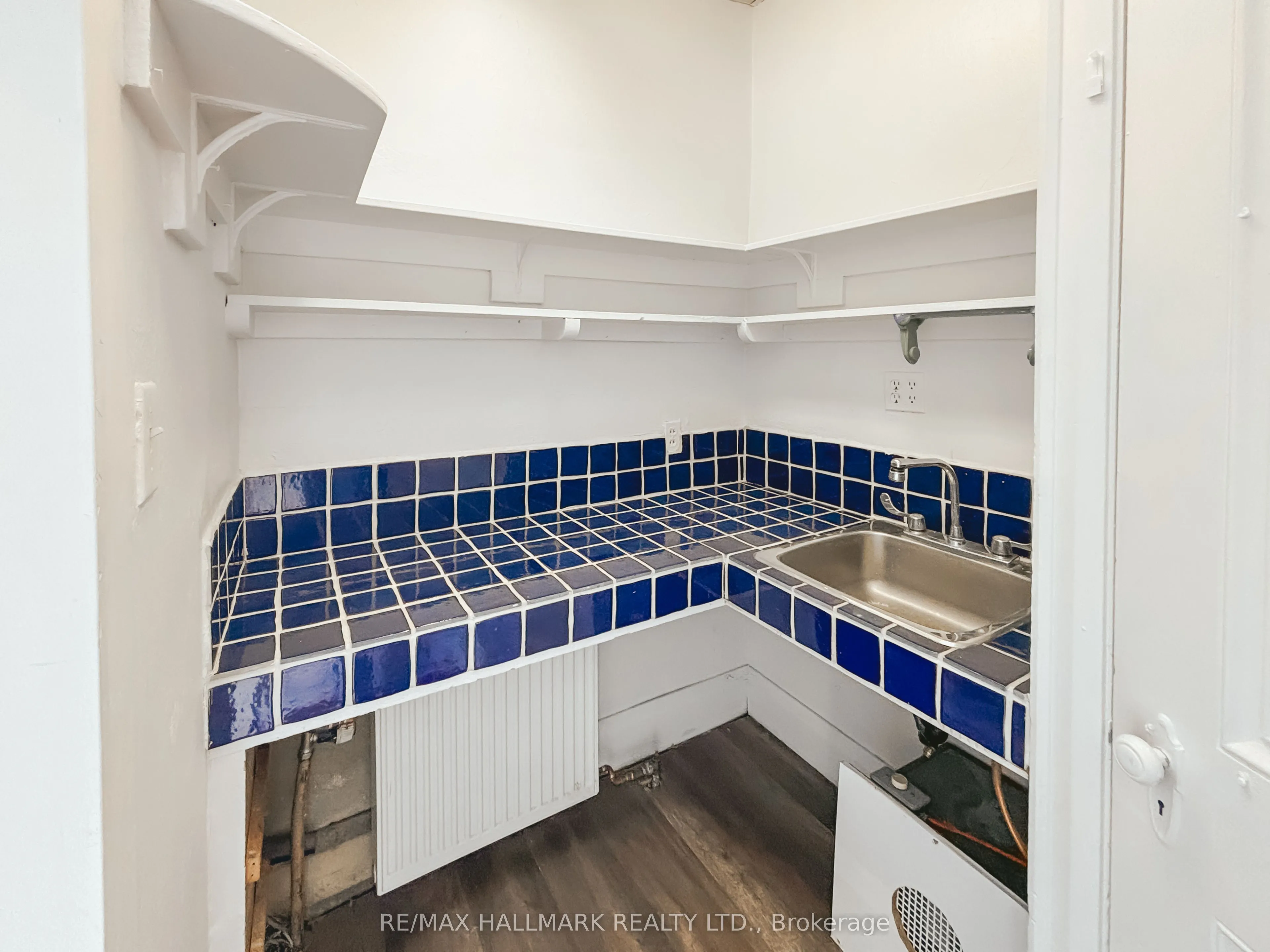 1041 Avenue Road, #1