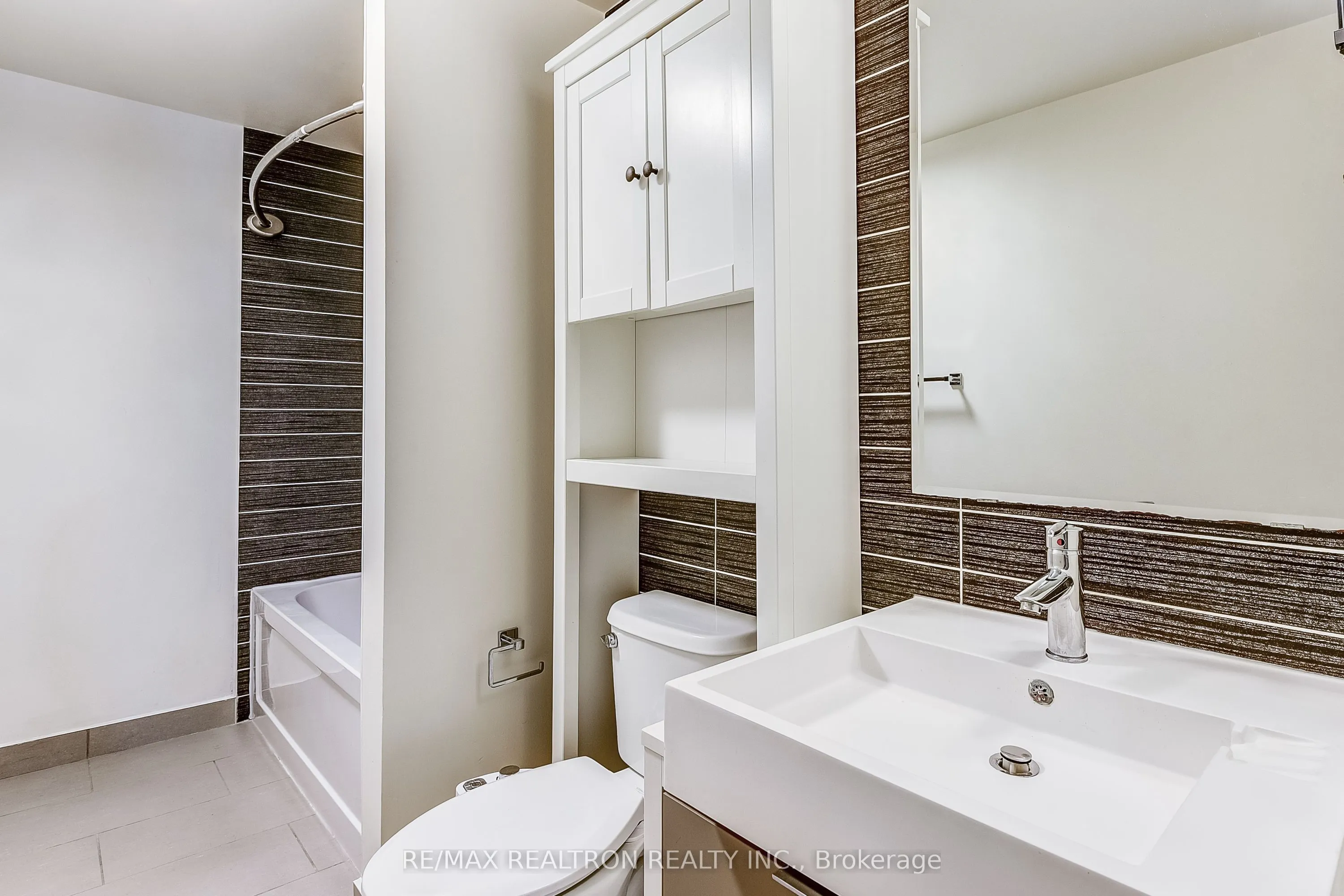 5 Hanna Avenue, #449