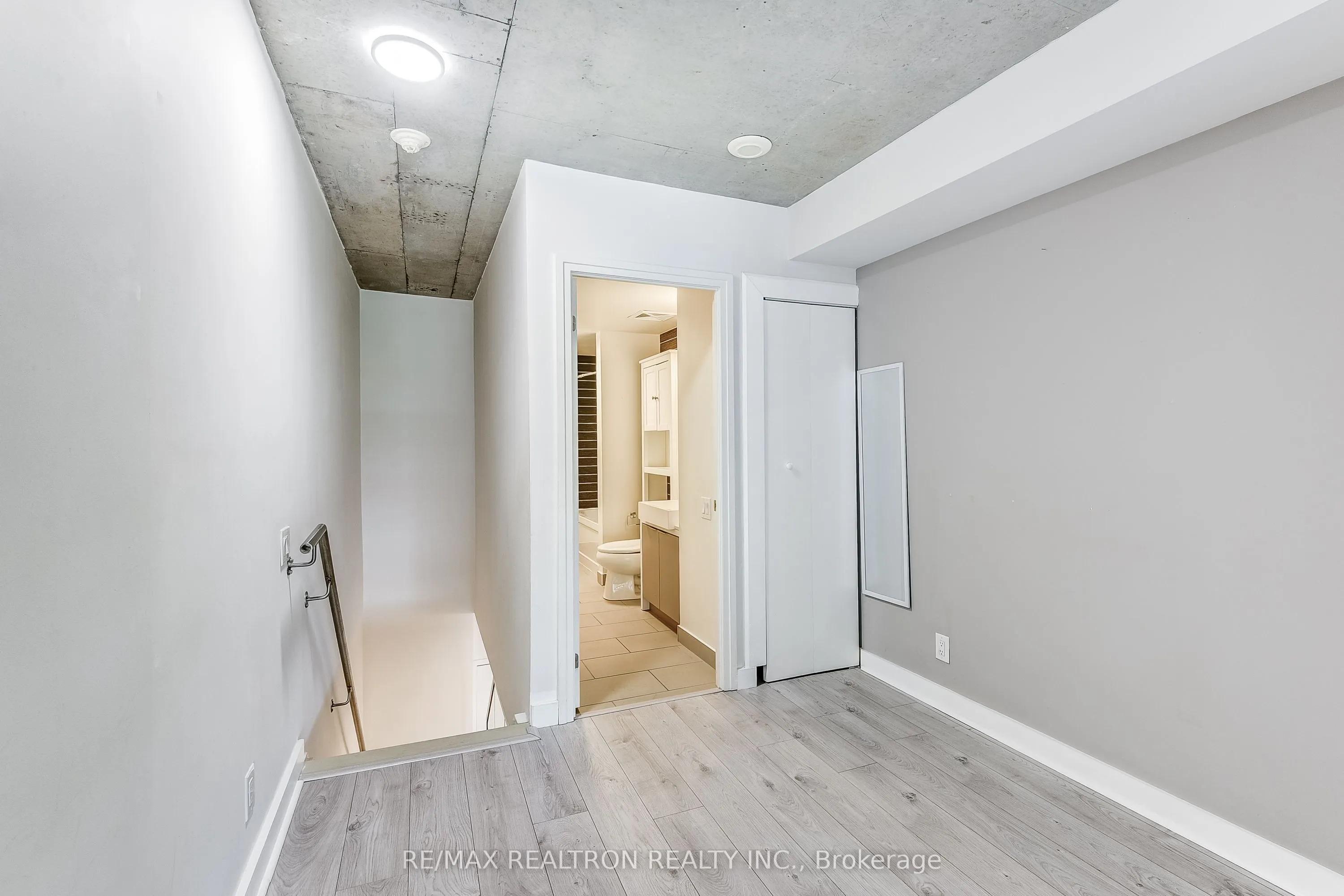 5 Hanna Avenue, #449