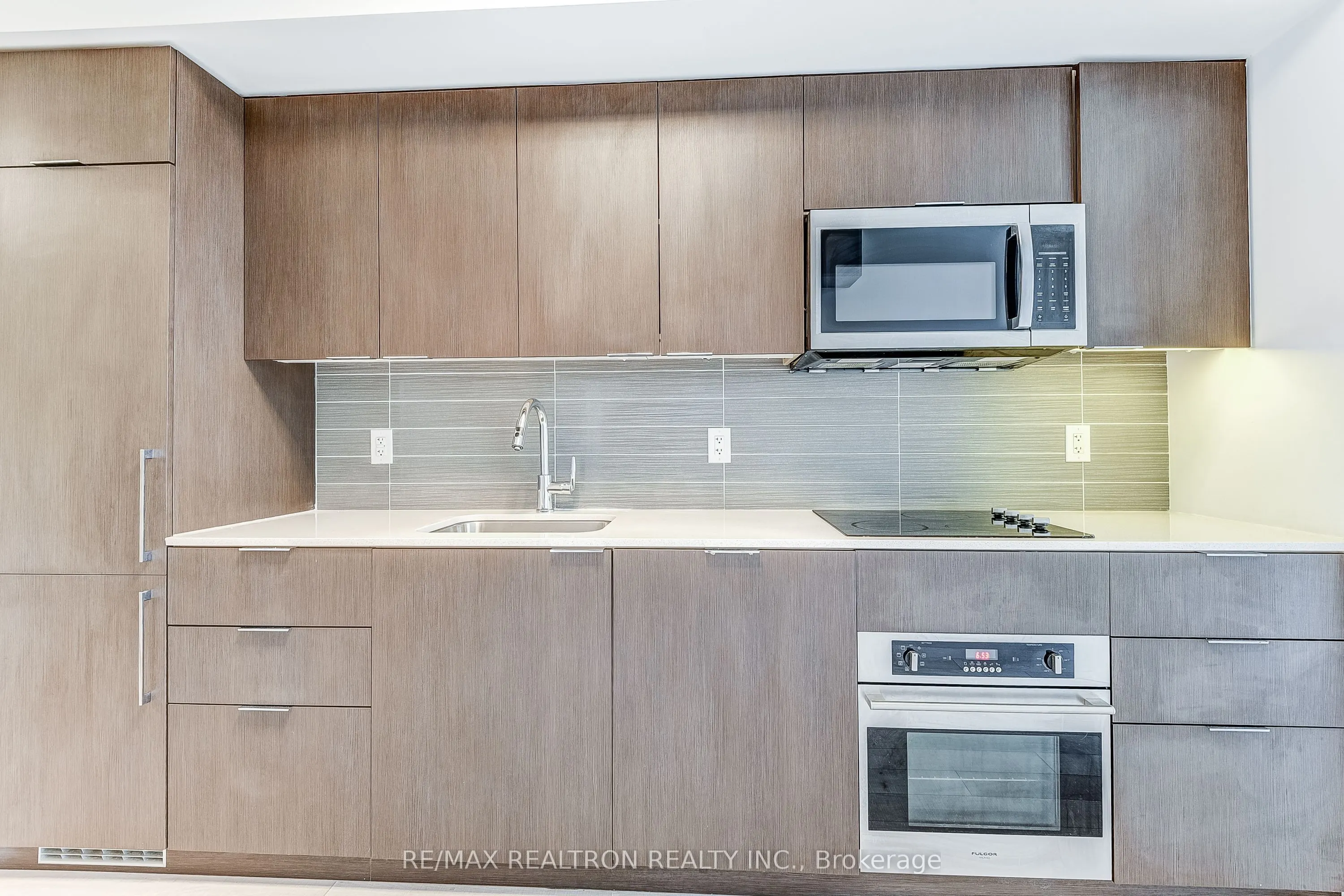 5 Hanna Avenue, #449