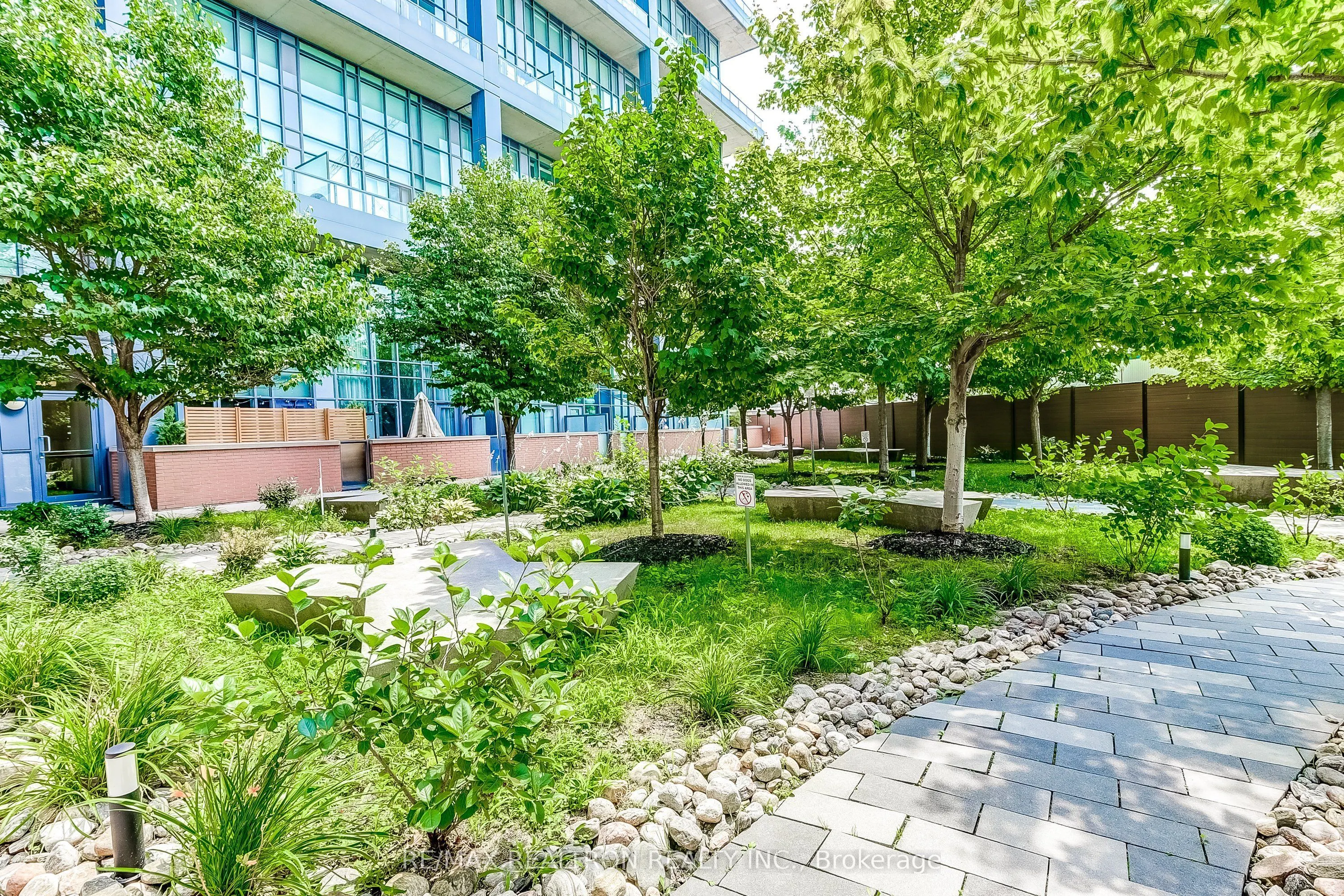 5 Hanna Avenue, #449