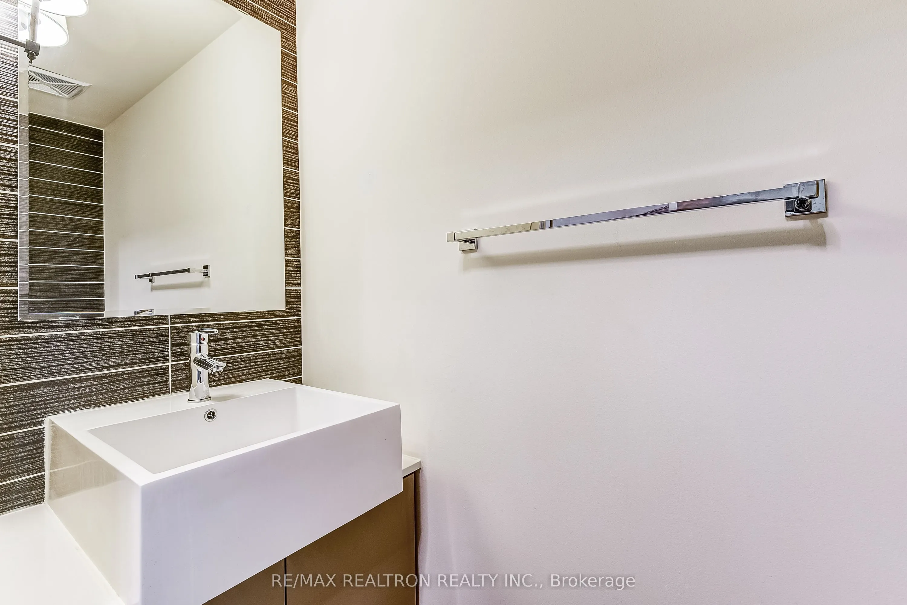 5 Hanna Avenue, #449