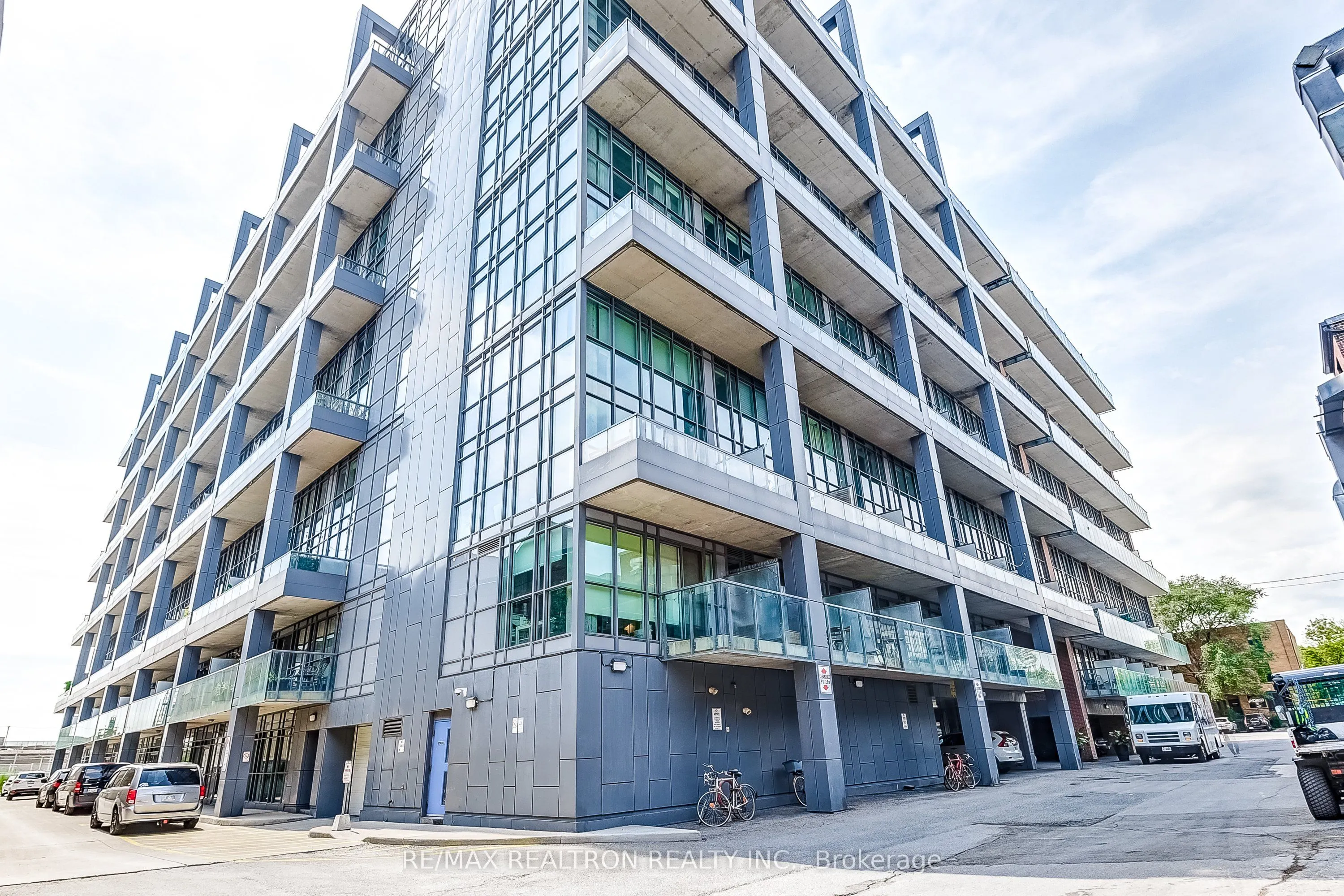 5 Hanna Avenue, #449